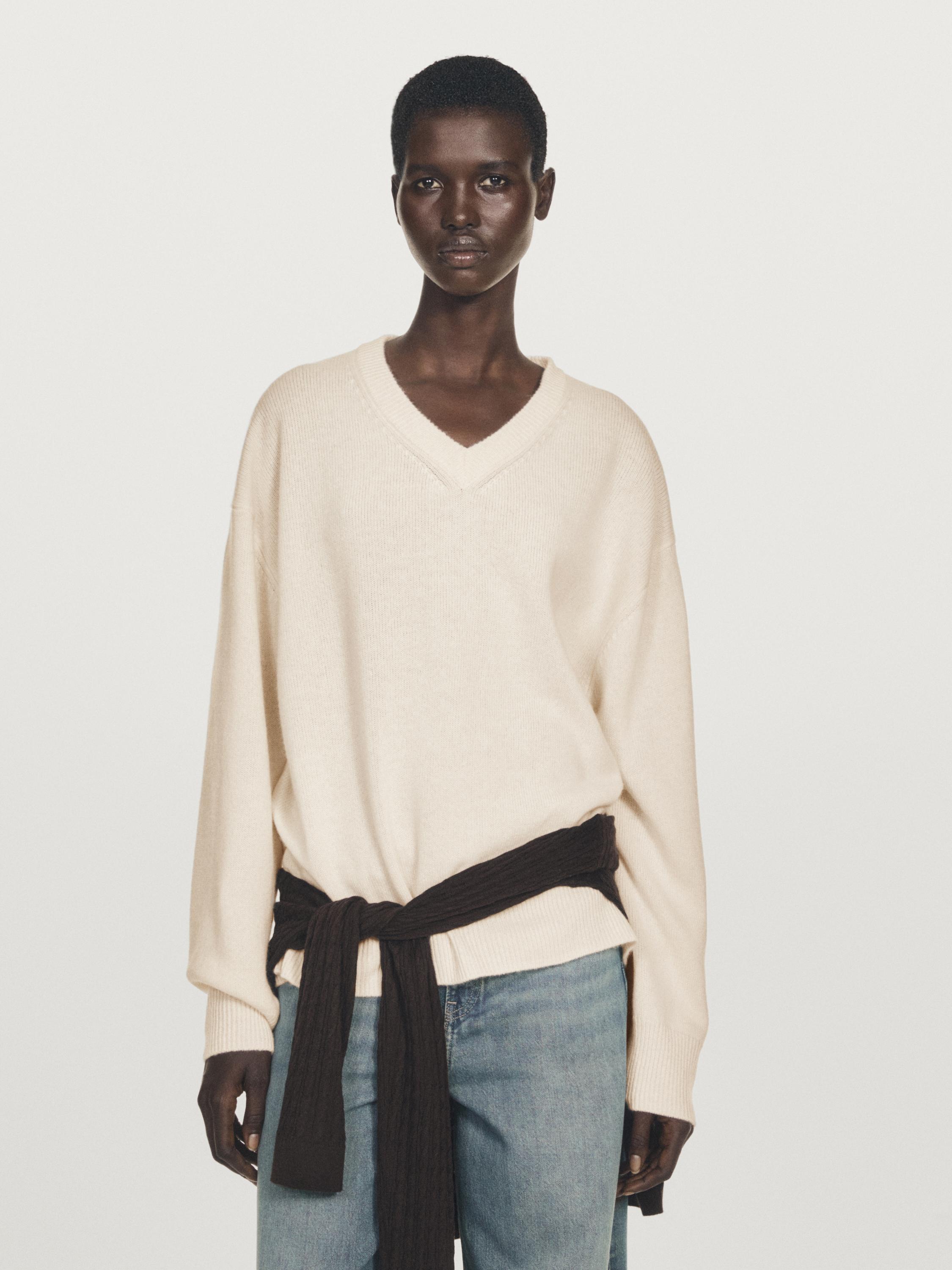 Knit 100% cashmere V-neck sweater