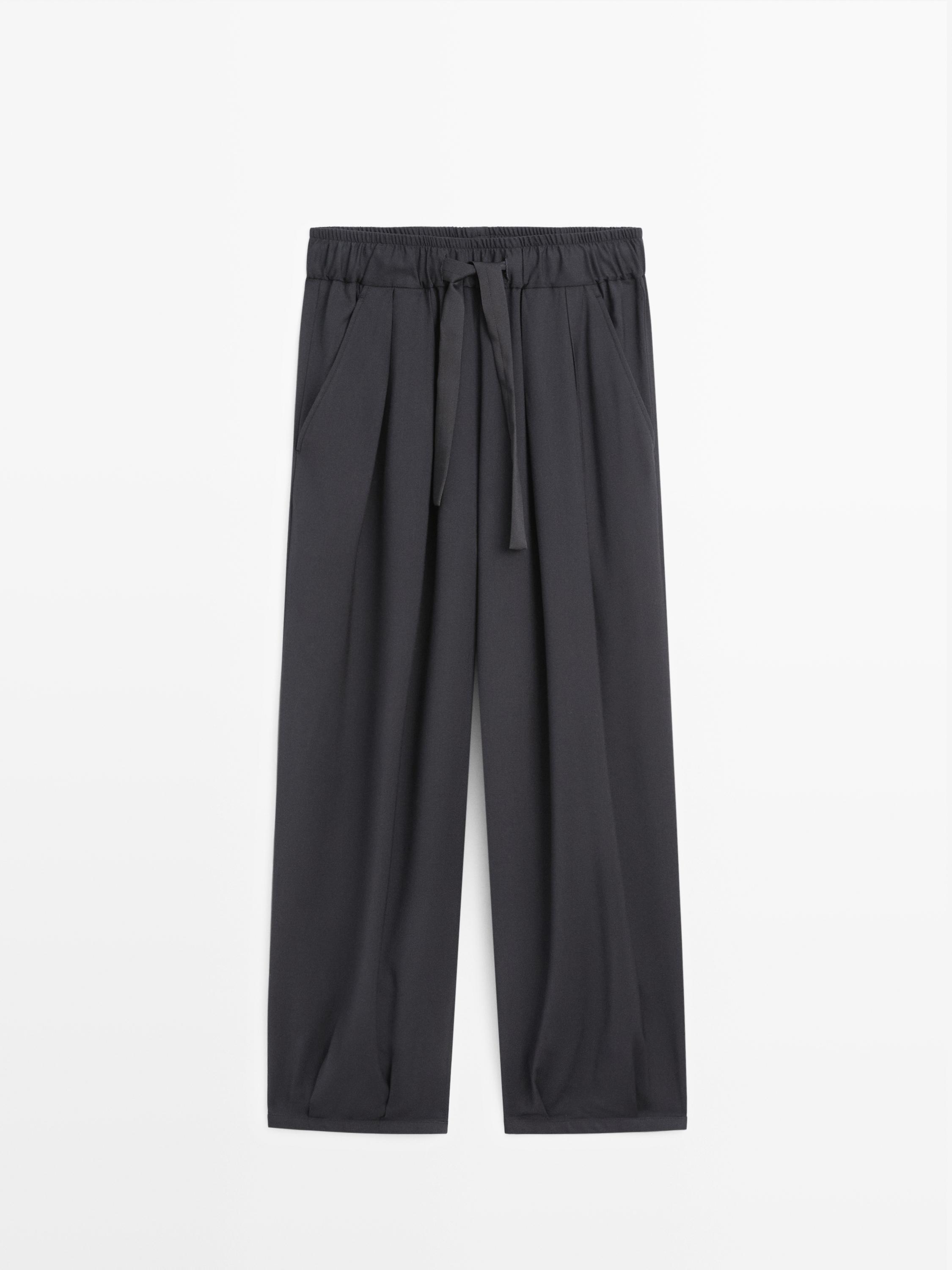 Voluminous wide-leg pleated trousers