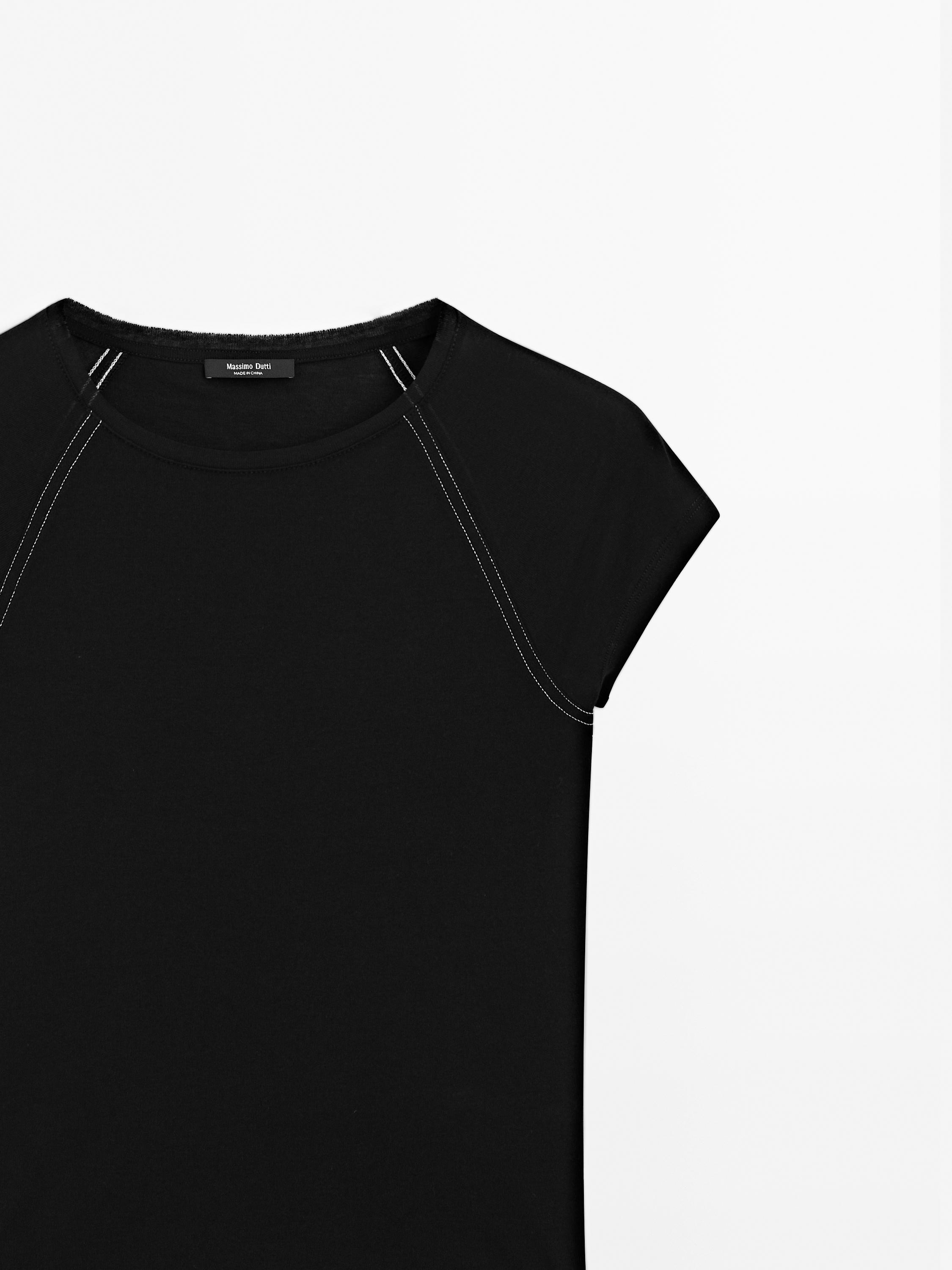 Short sleeve T-shirt with contrast seams