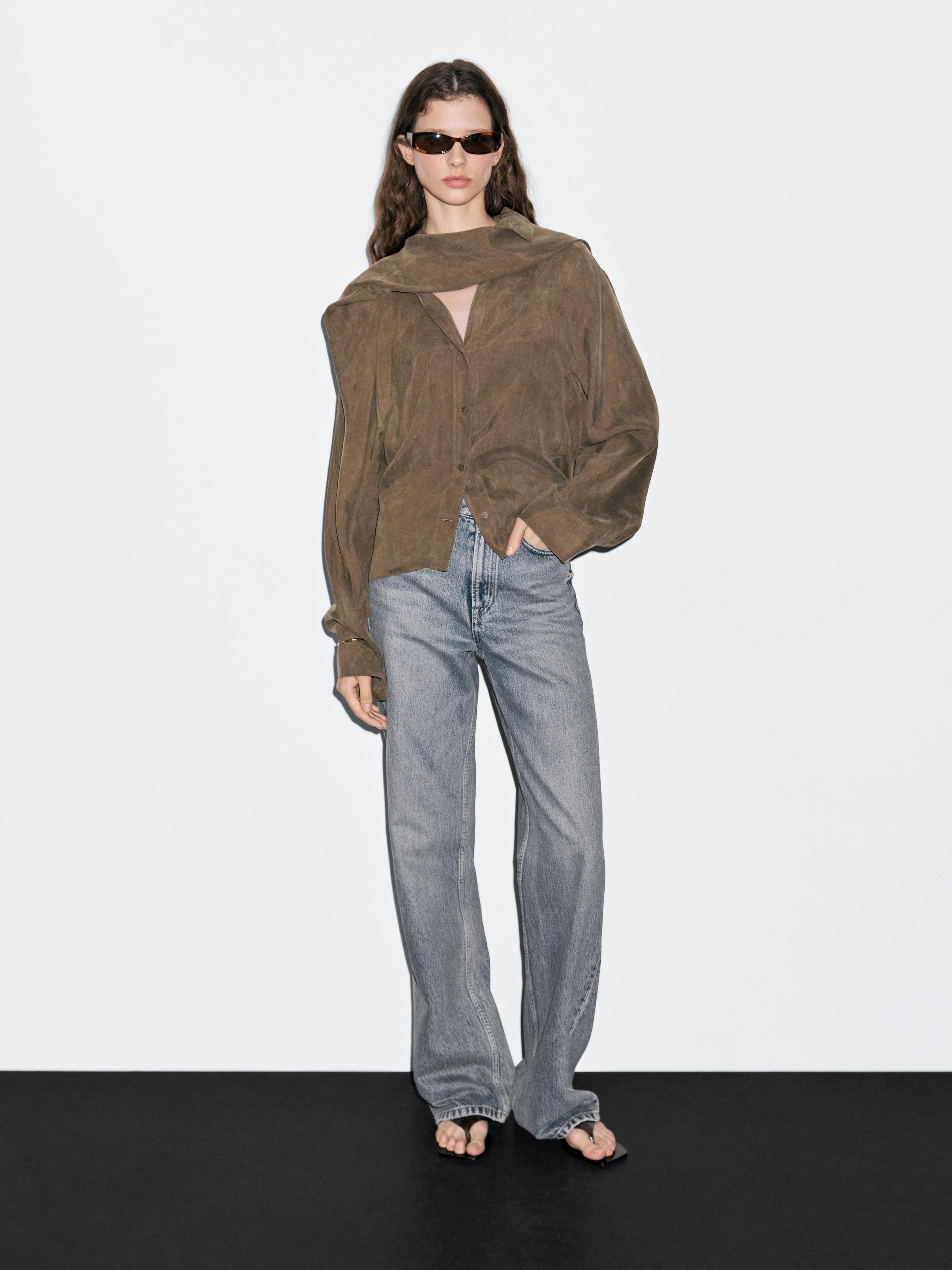 قميص بربطة على العنق