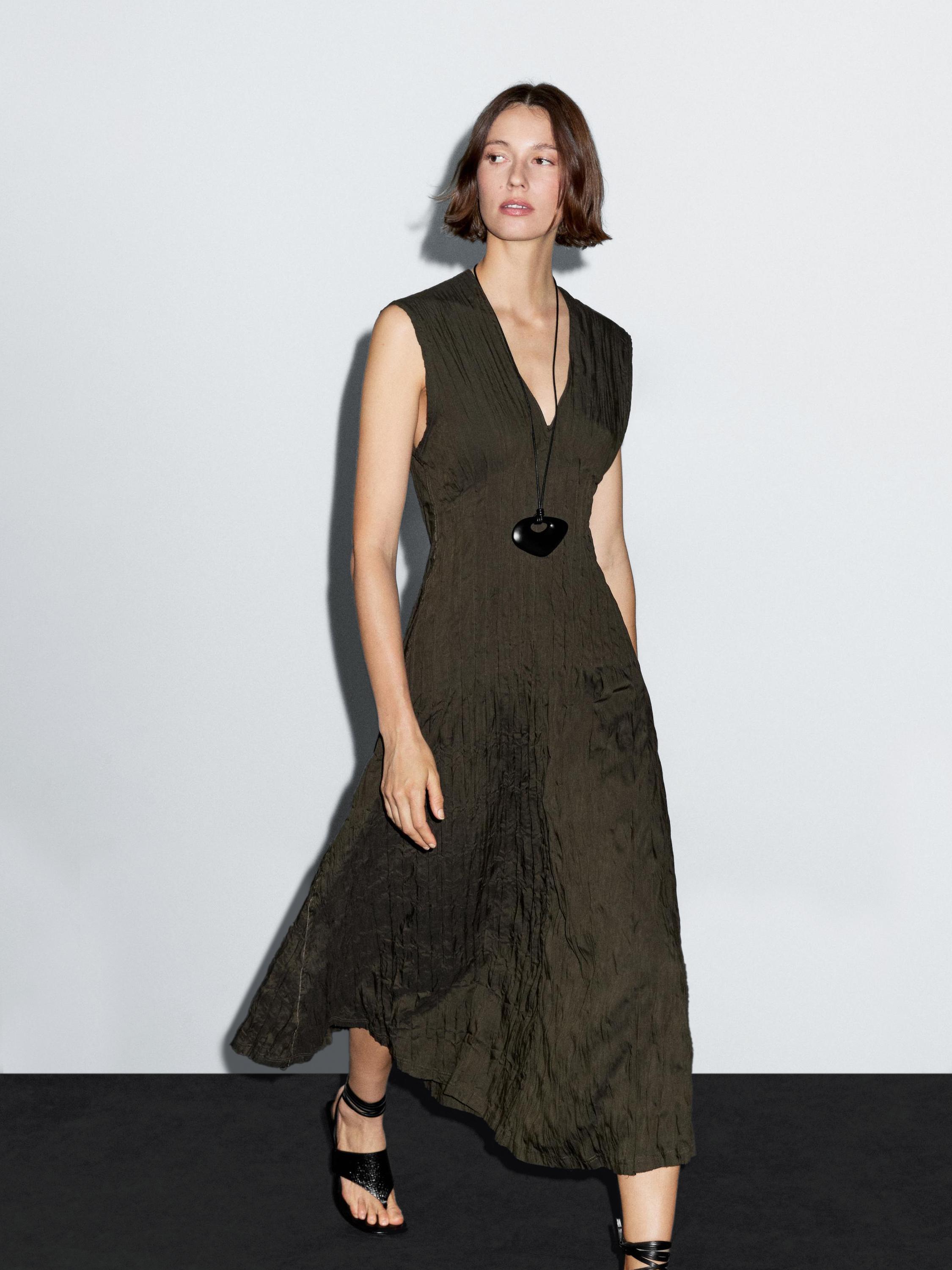 Robe longue plissée effet froissé