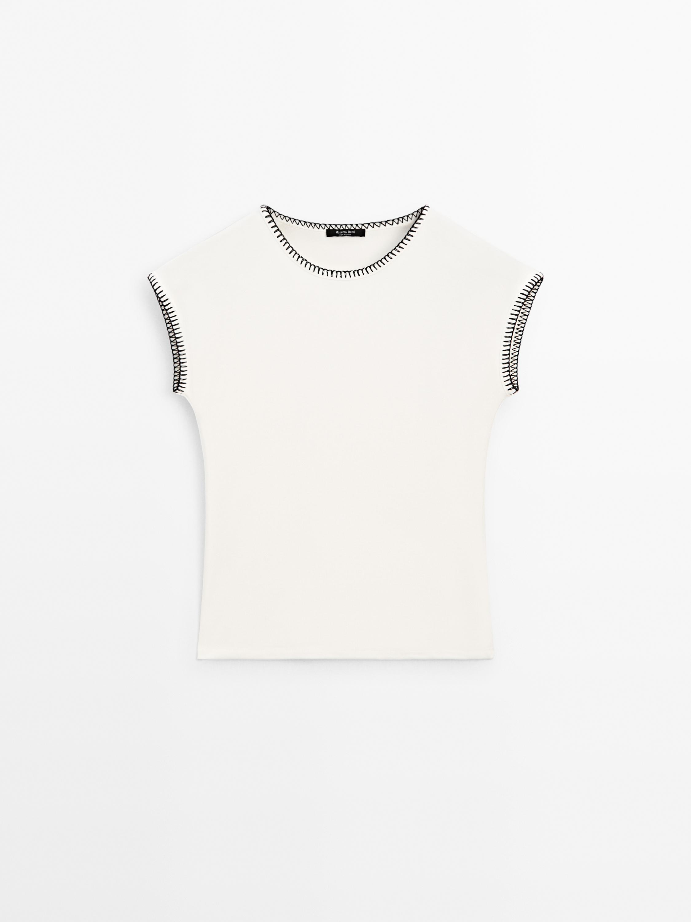 Contrast detail T-shirt