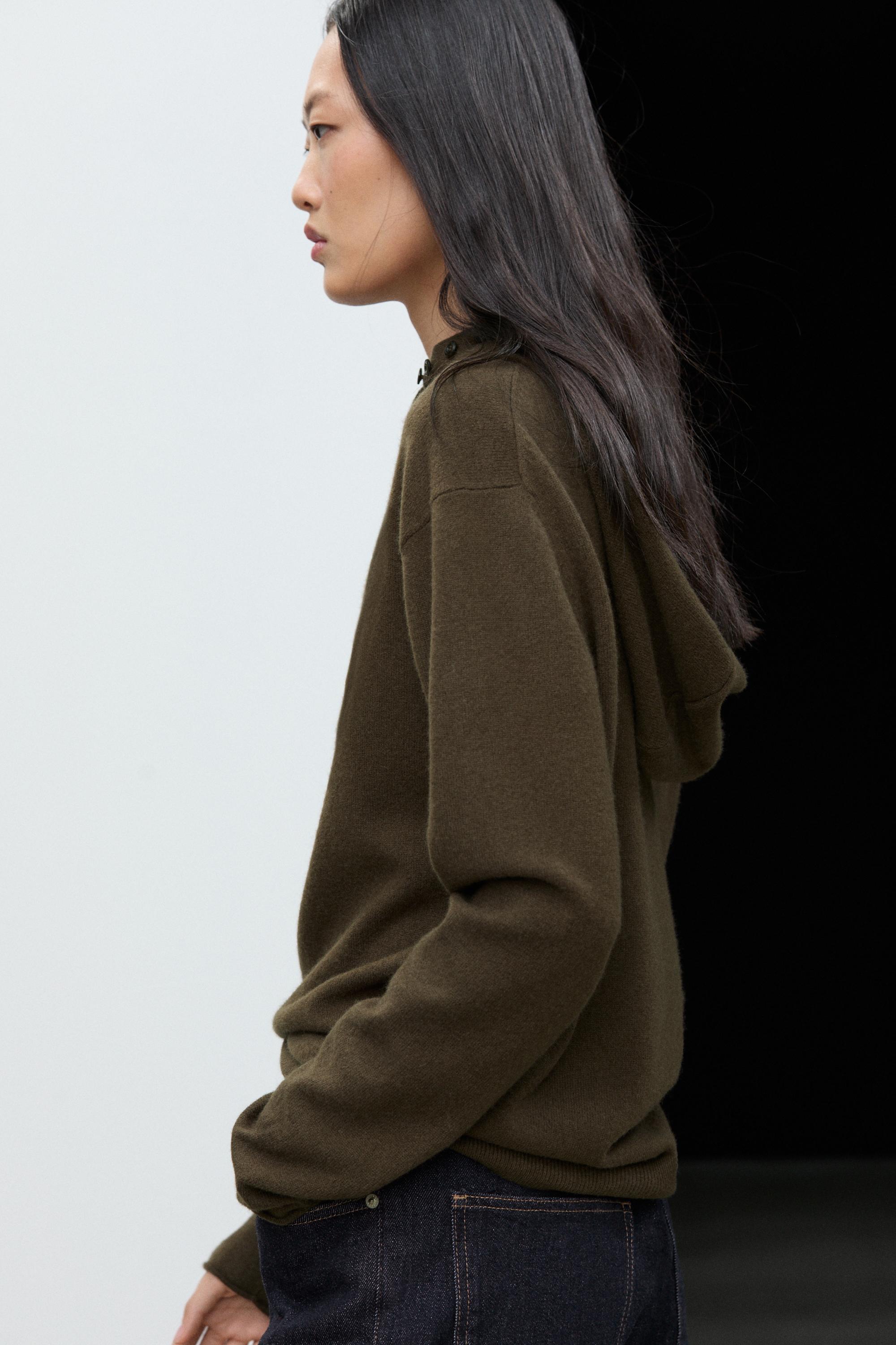Jersey de punto con capucha detalle botones