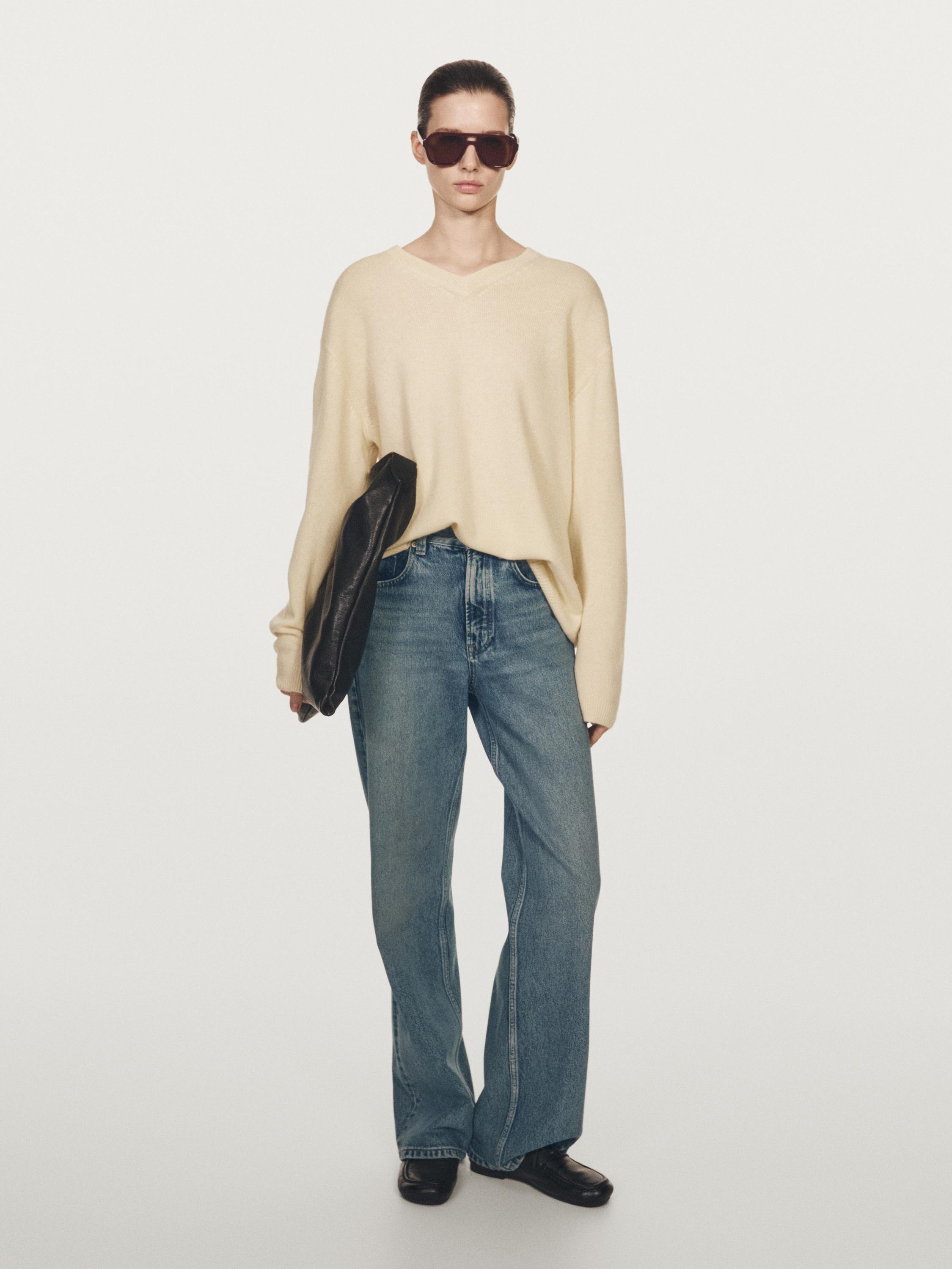 Oversize V-neck knit sweater