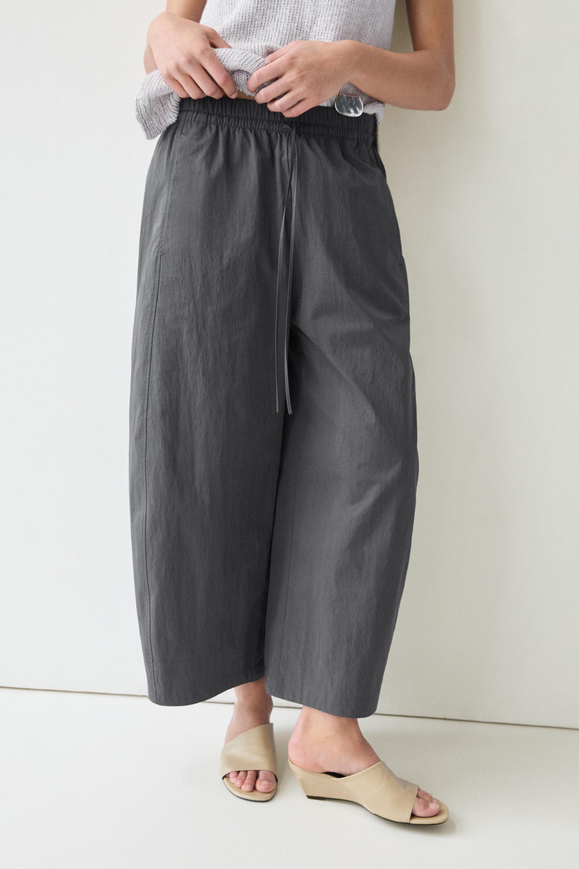 Cropped technical barrel fit pants — Blue