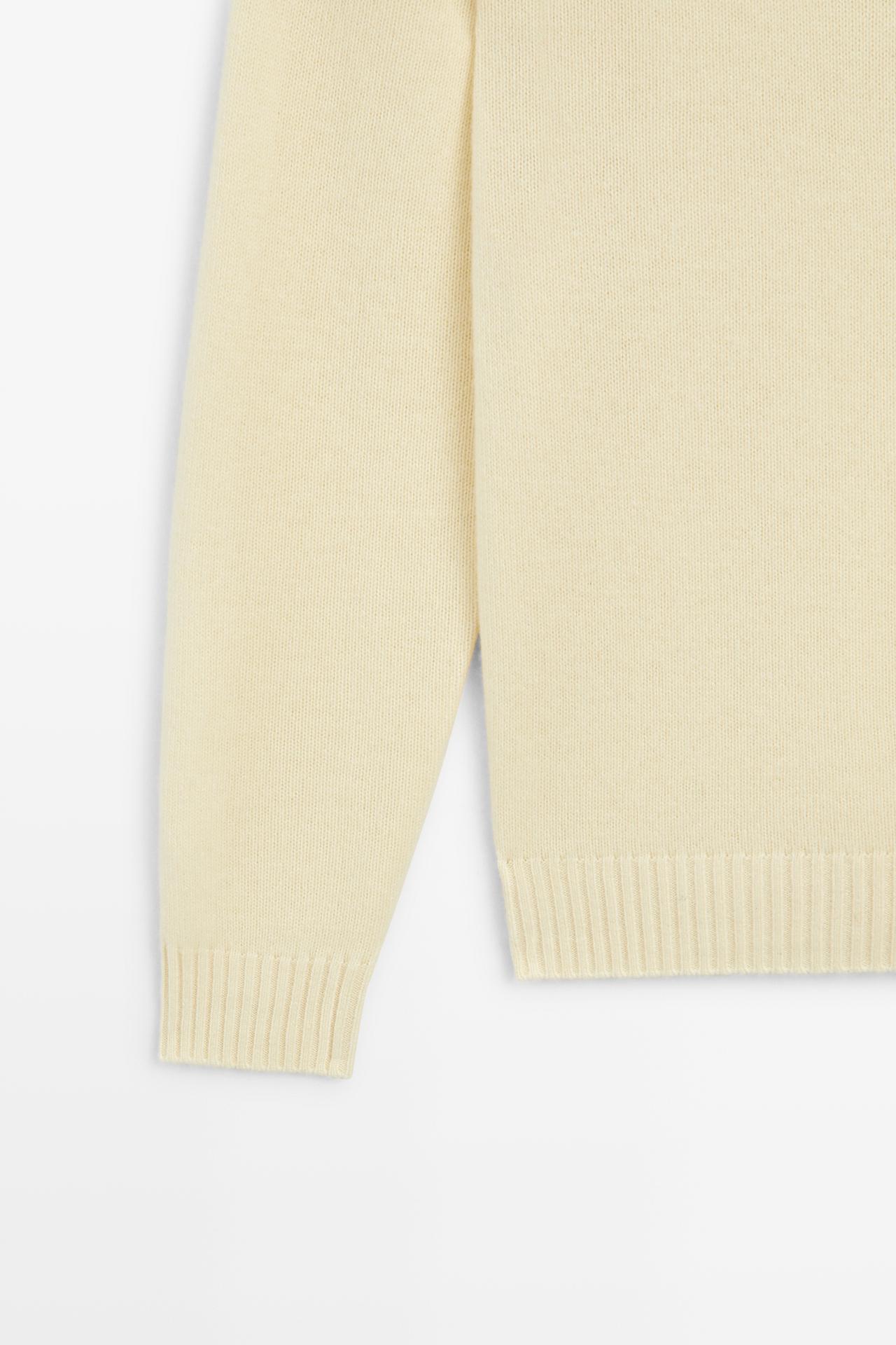Cashmere round neck knit sweater — CREAM