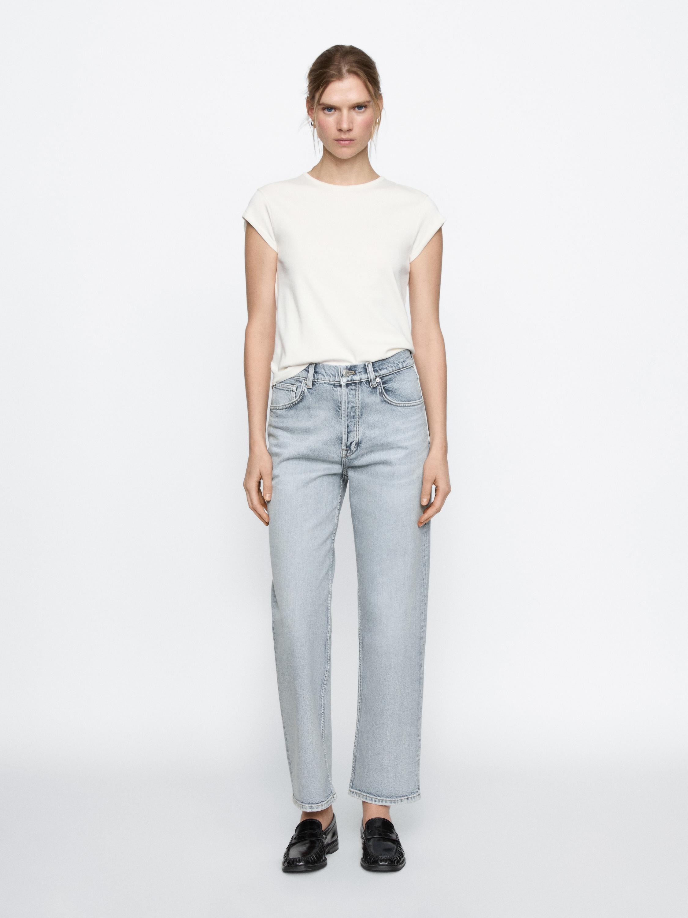 Straight mid-rise jeans