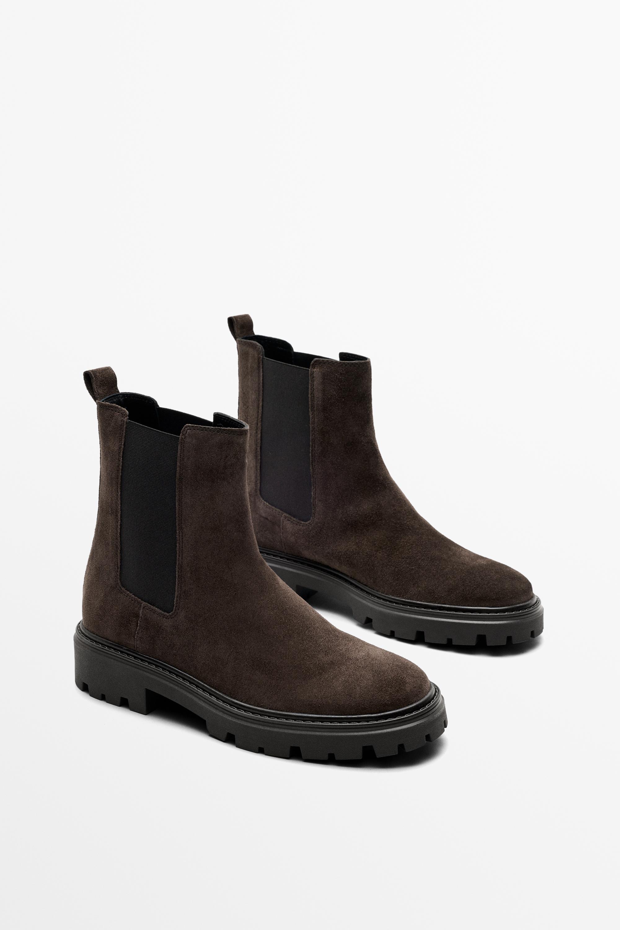 Flat Chelsea boots with track sole