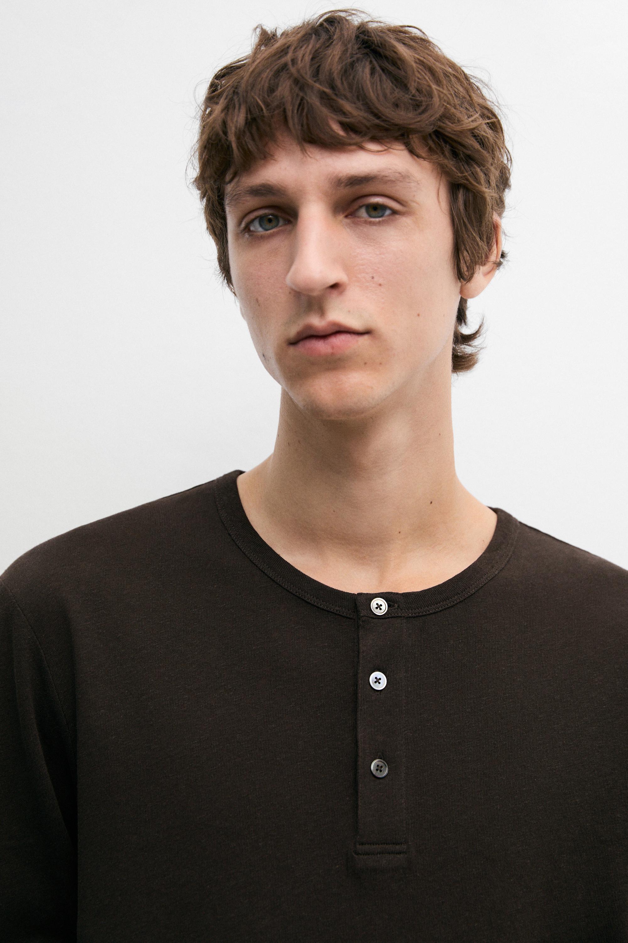 Long sleeve henley neck T-shirt — BROWN