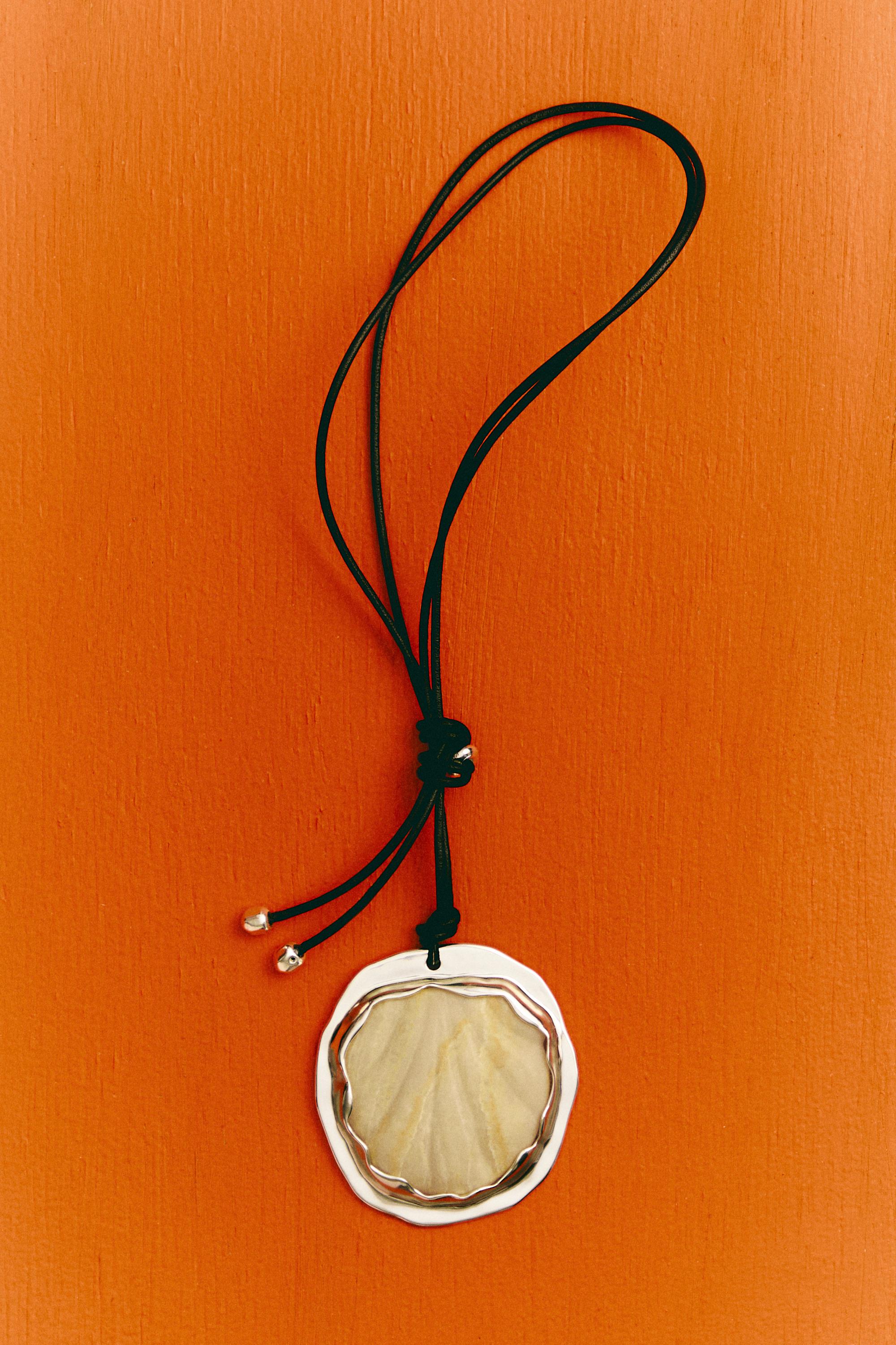Shell and stone pendant necklace — SILVER