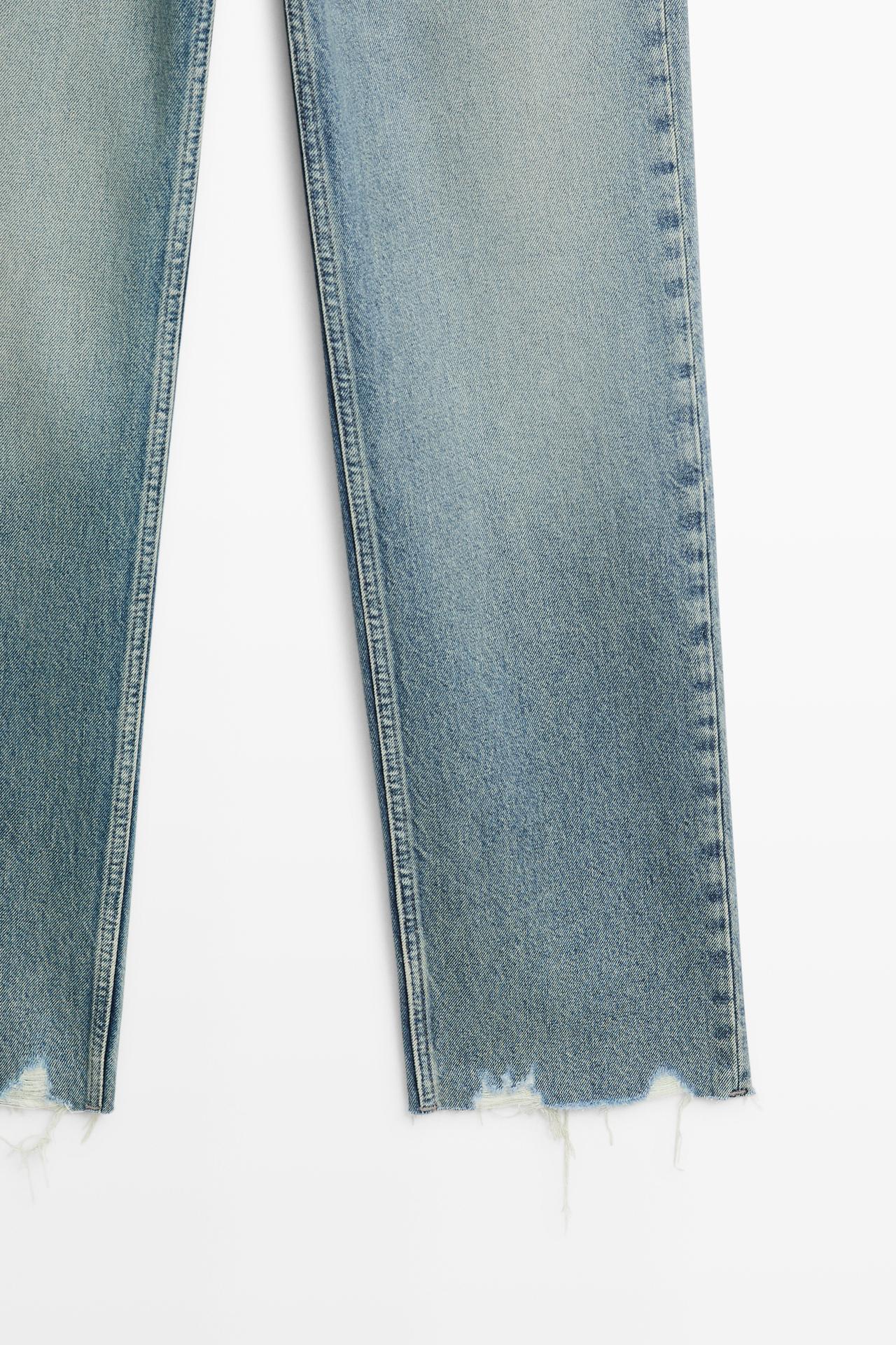 Stovepipe fit mid-waist jeans with frayed hem — Light Blue