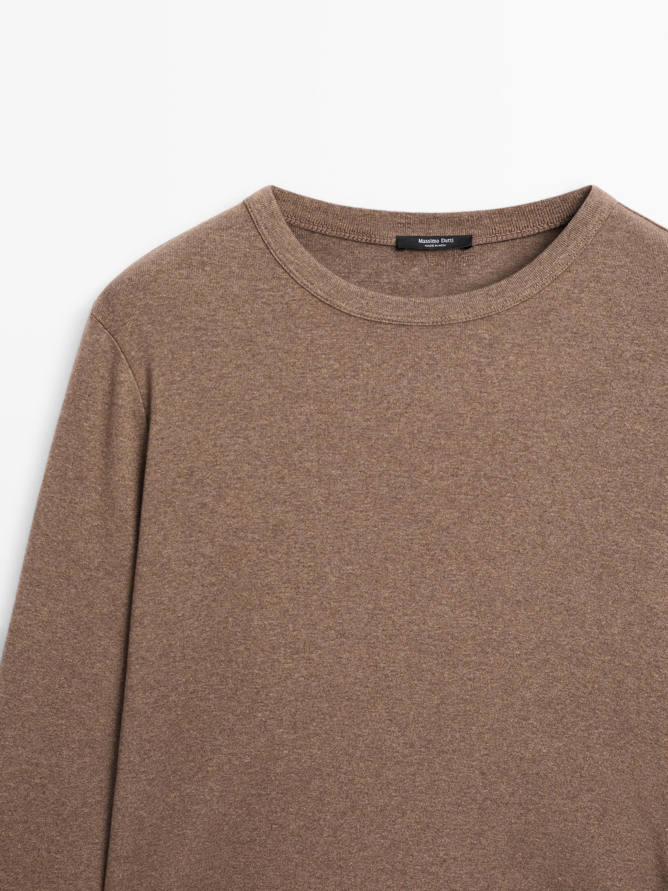 Long sleeve T-shirt with rounded hem