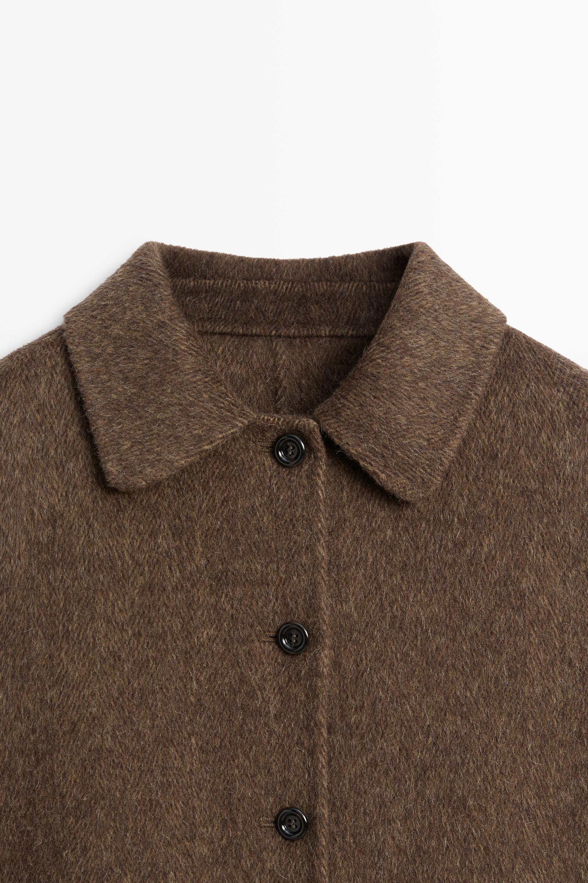 Short buttoned coat — BROWN