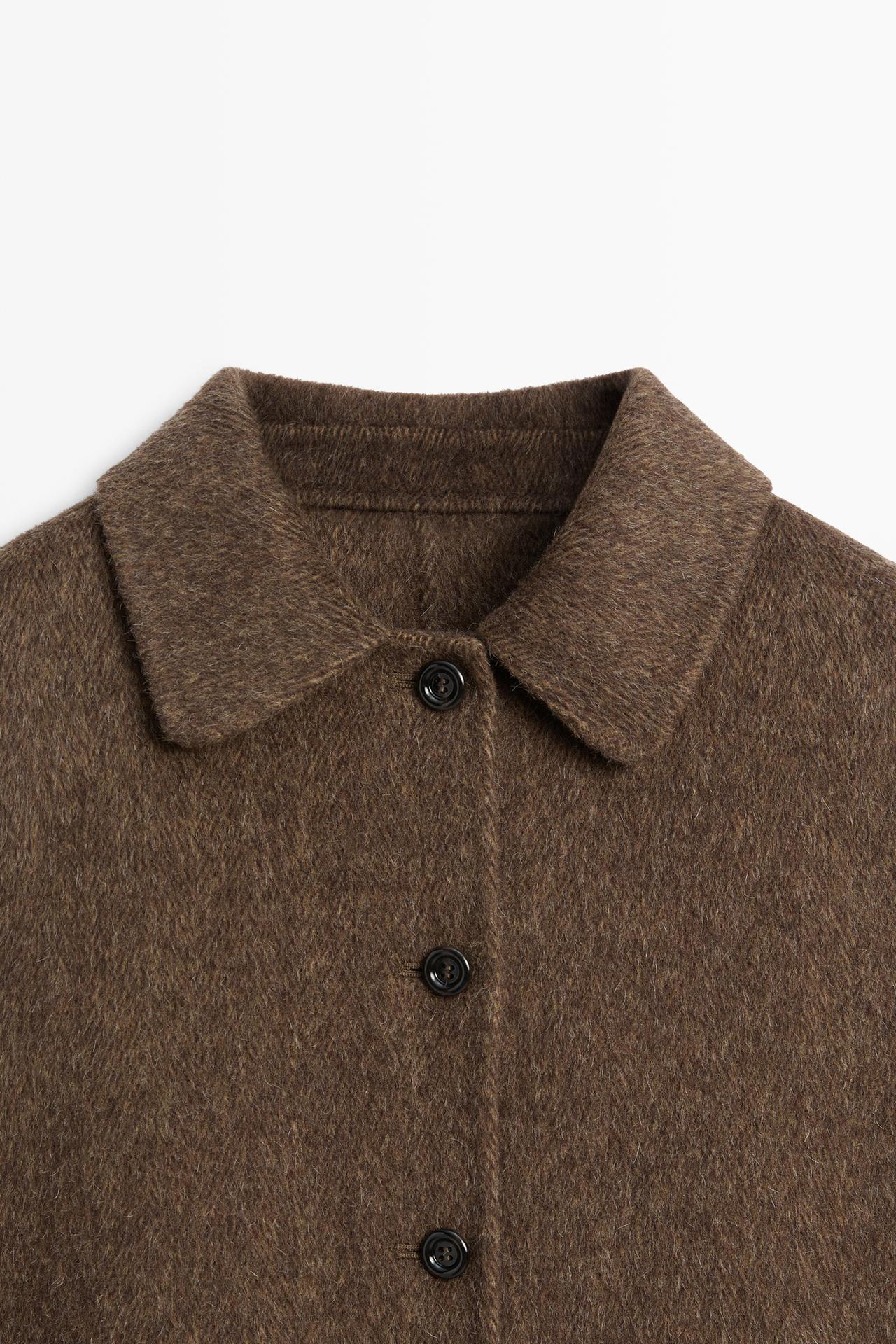 Short buttoned coat — BROWN