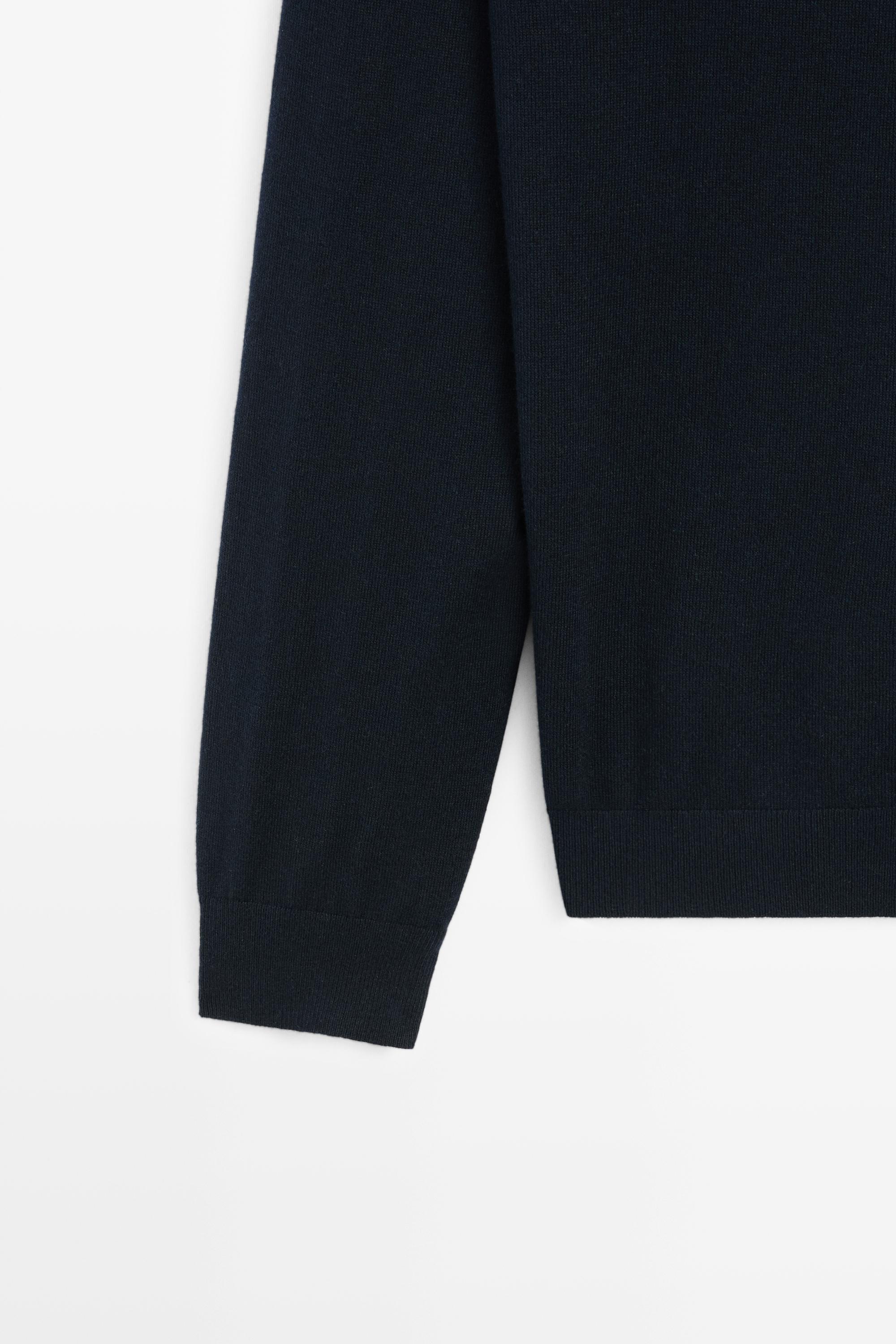 V-neck knit sweater — NAVY BLUE
