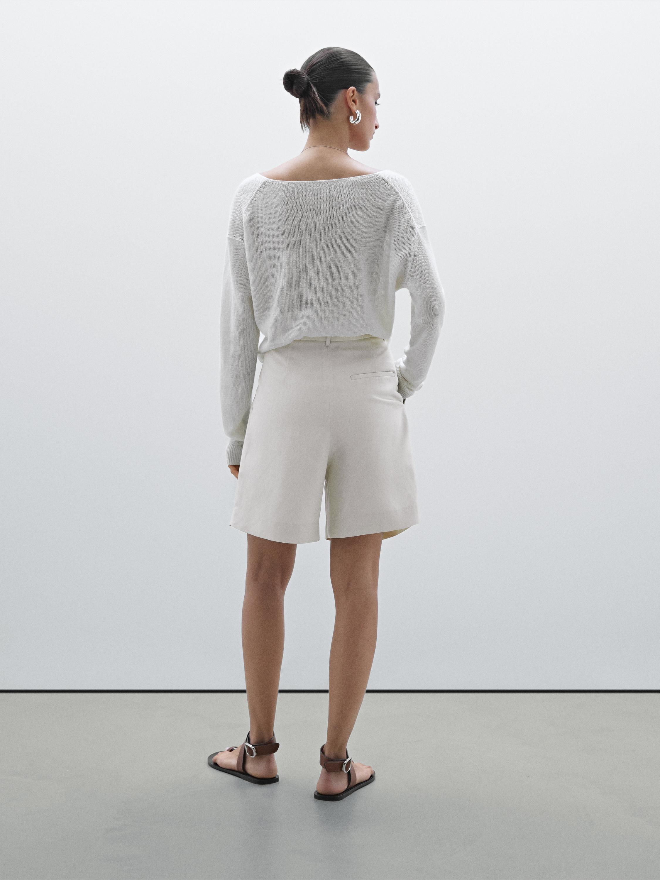 Pleated Bermuda shorts