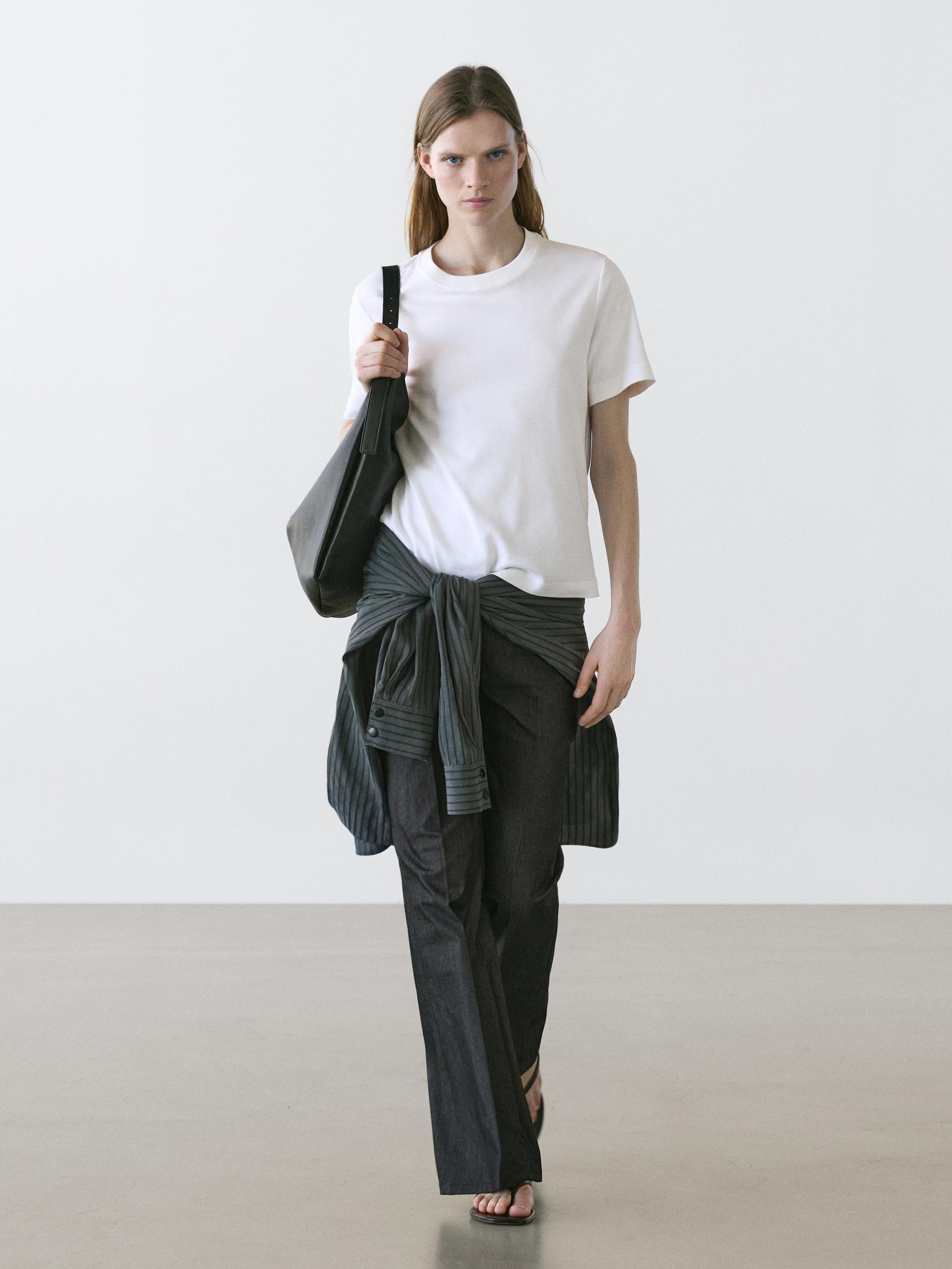 Футболка с круглым вырезом из 100% хлопкового трикотажа «интерлок».