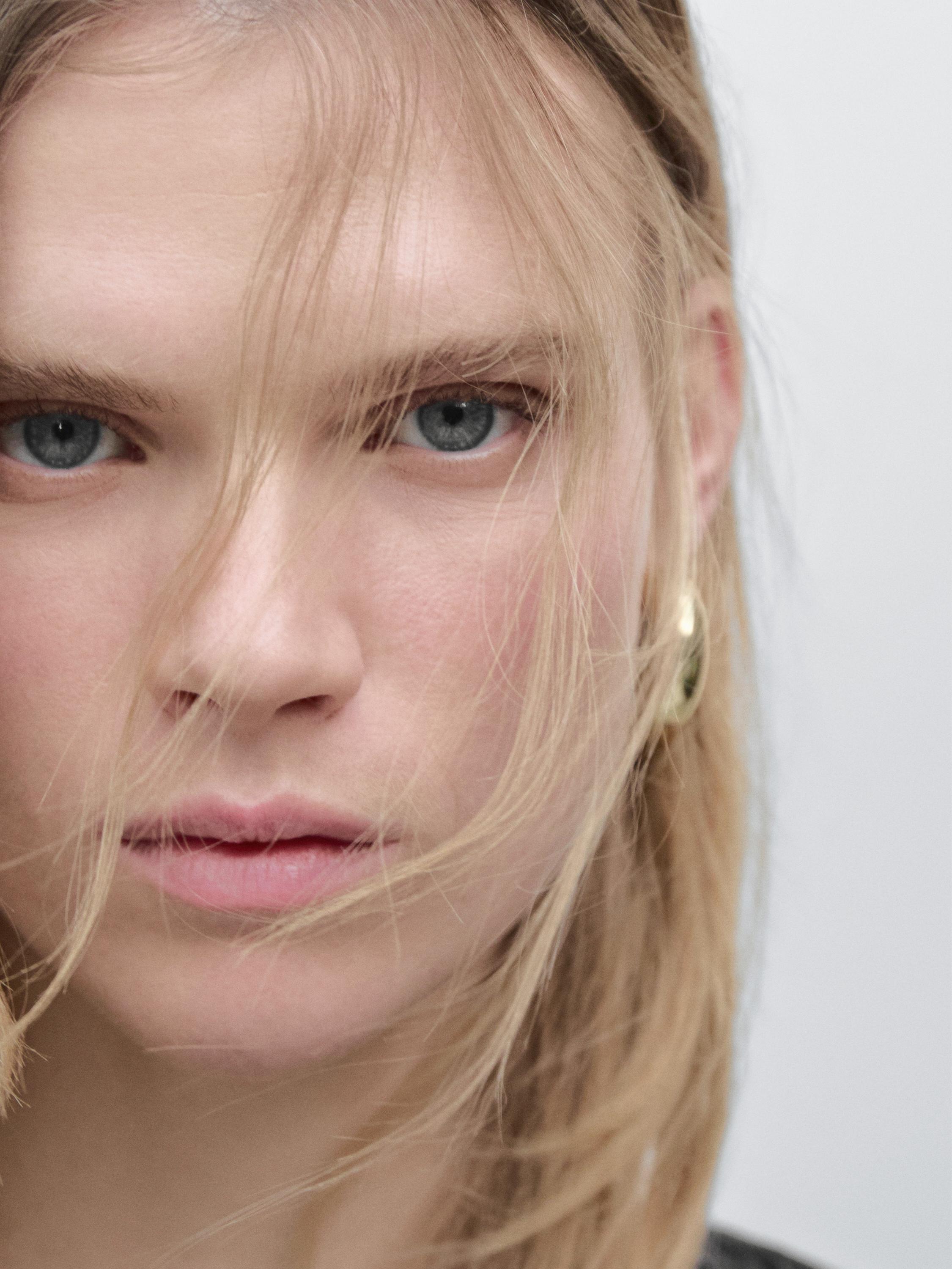 Oval hoop earrings