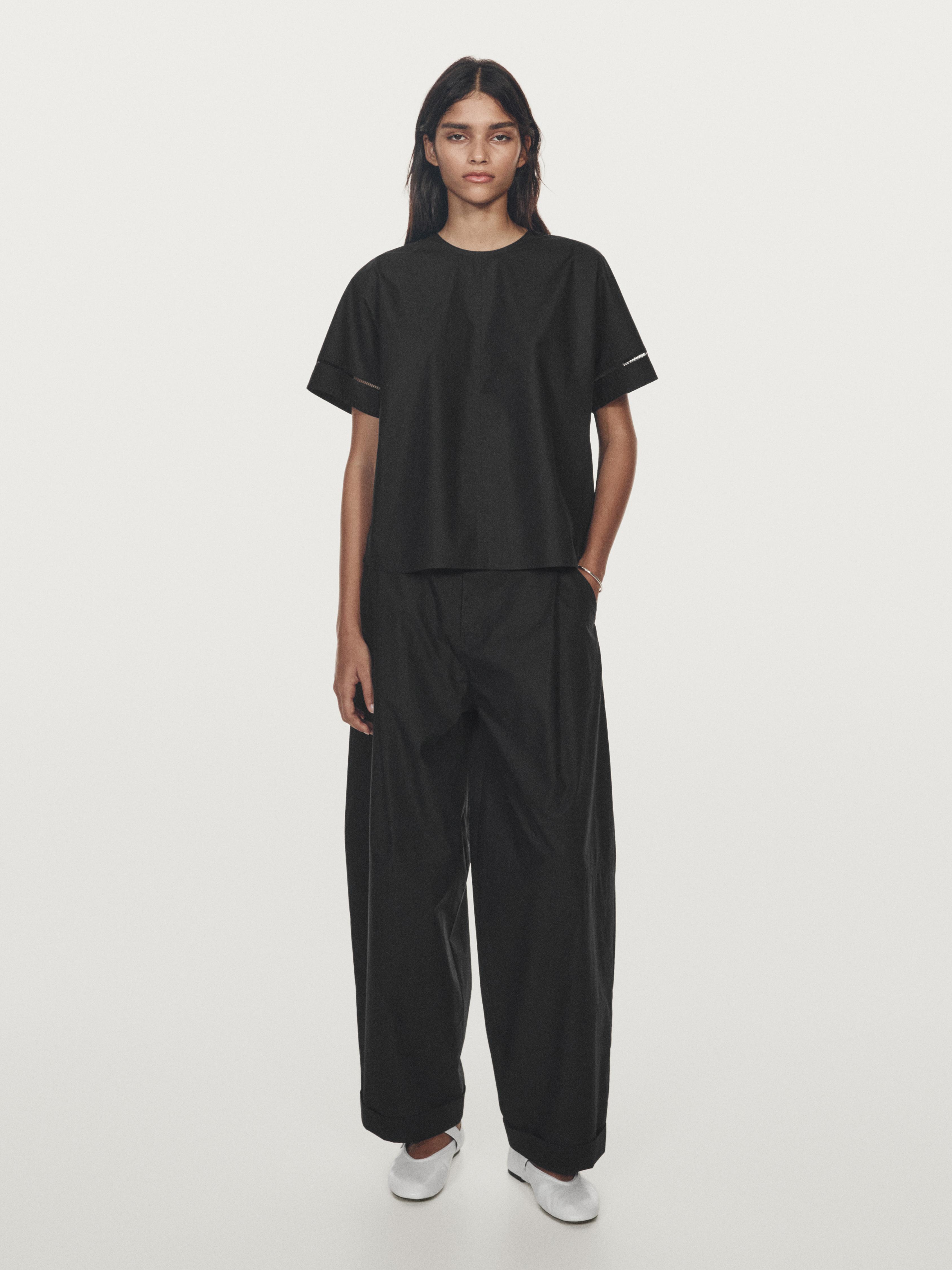 Loose-fitting blouse with sleeve detail