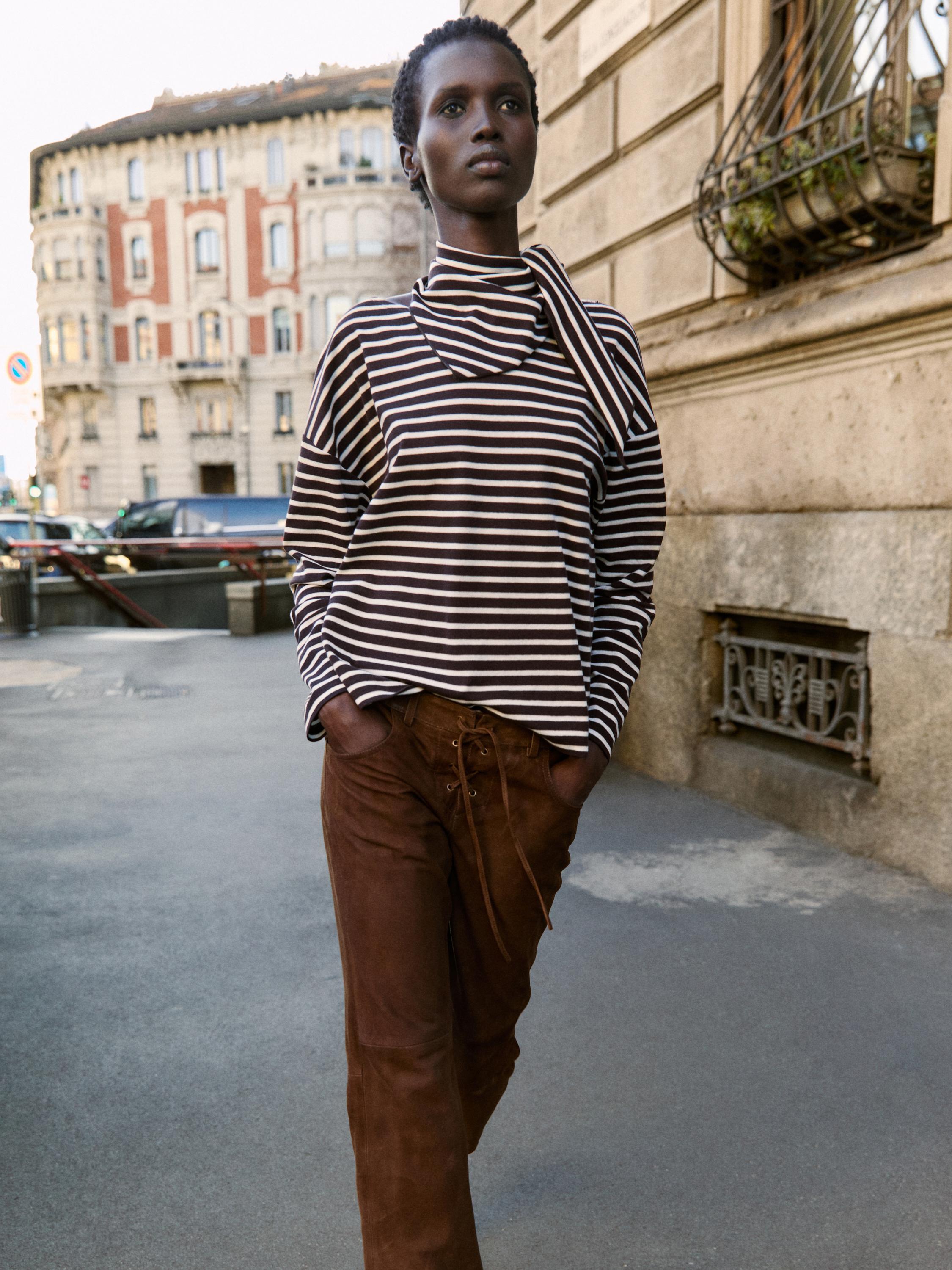 Cropped suede leather trousers with drawstrings — BROWN