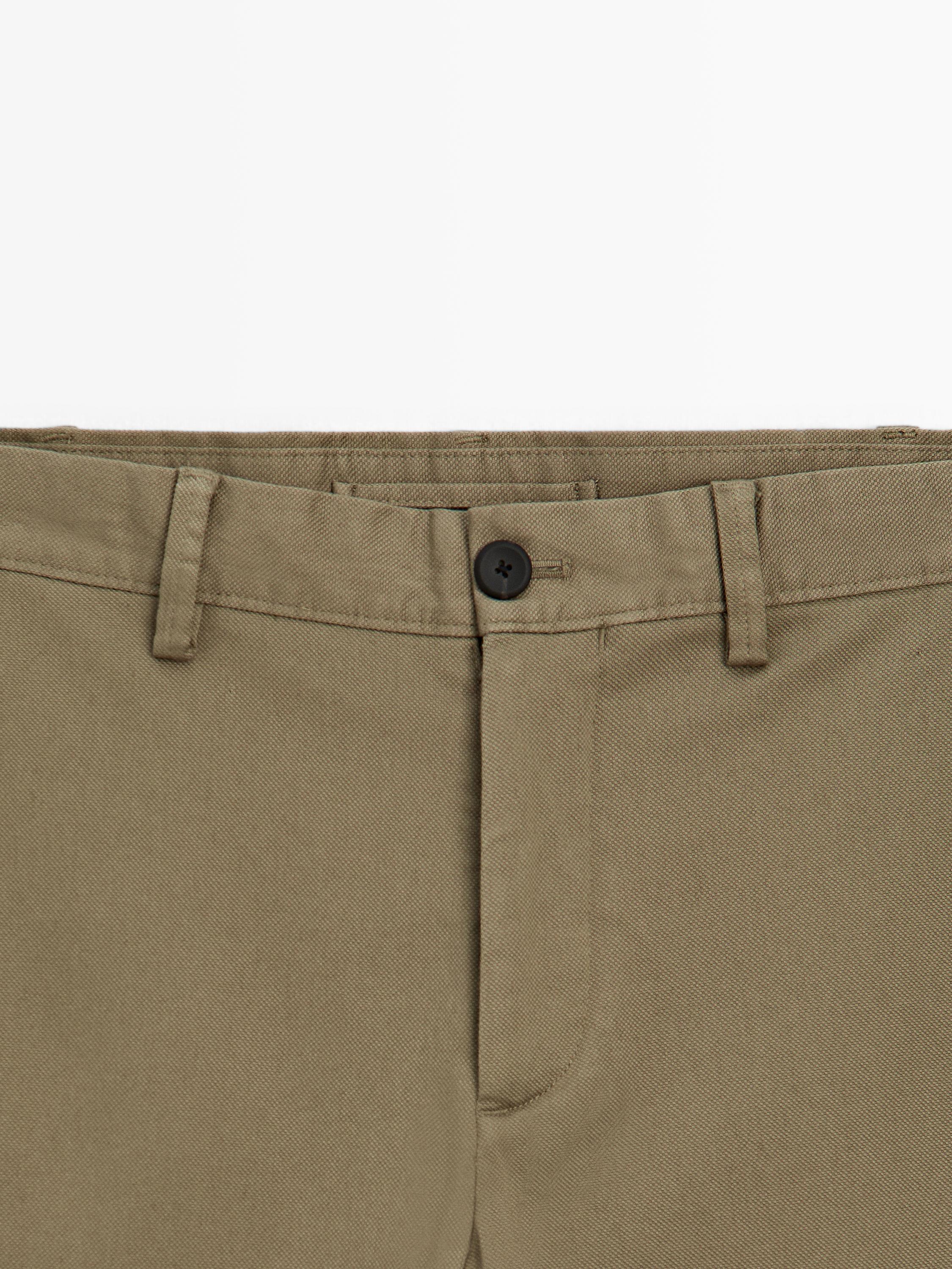 Pantalón estructura slim fit