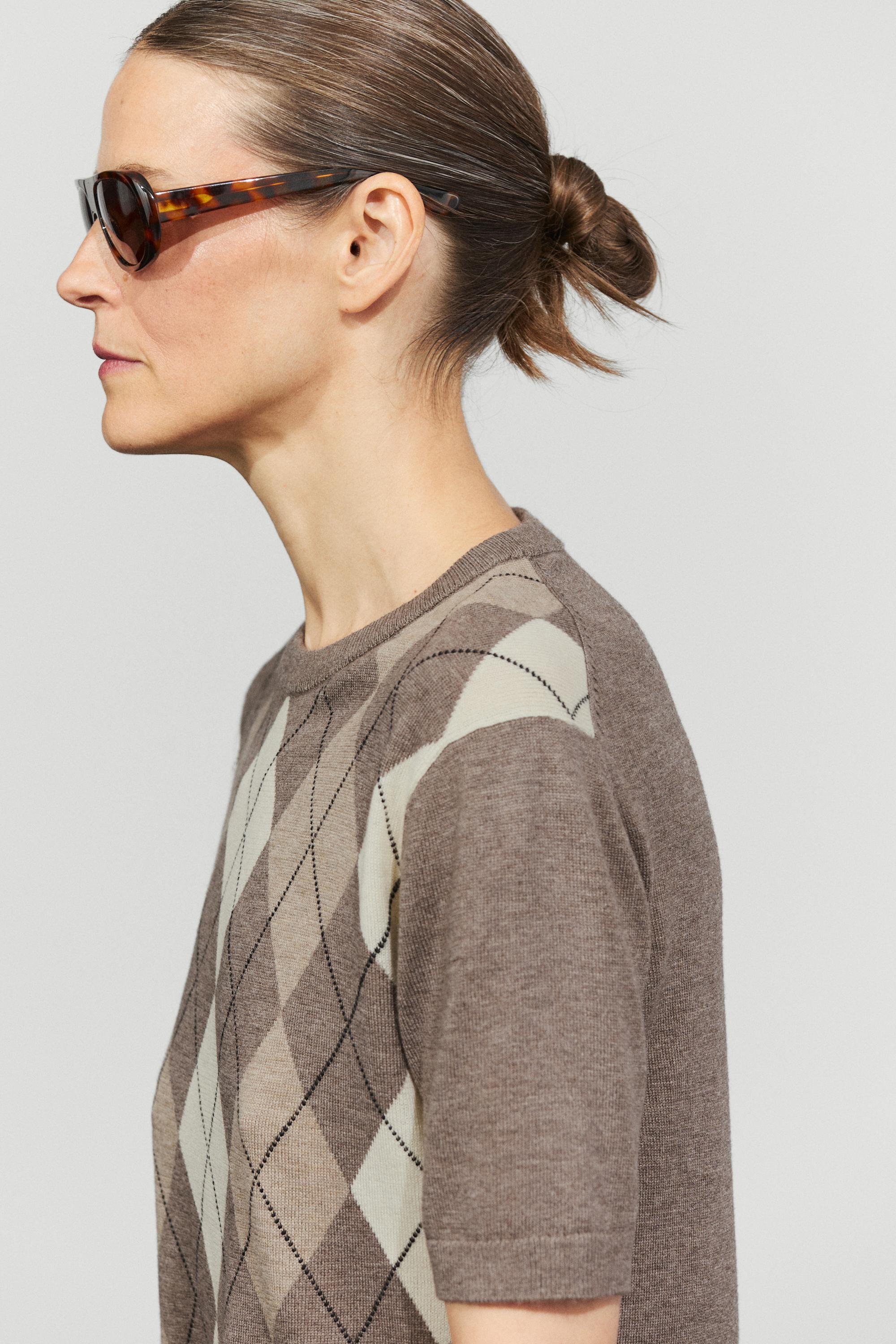 Short sleeve diamond-pattern sweater — TAUPE GREY