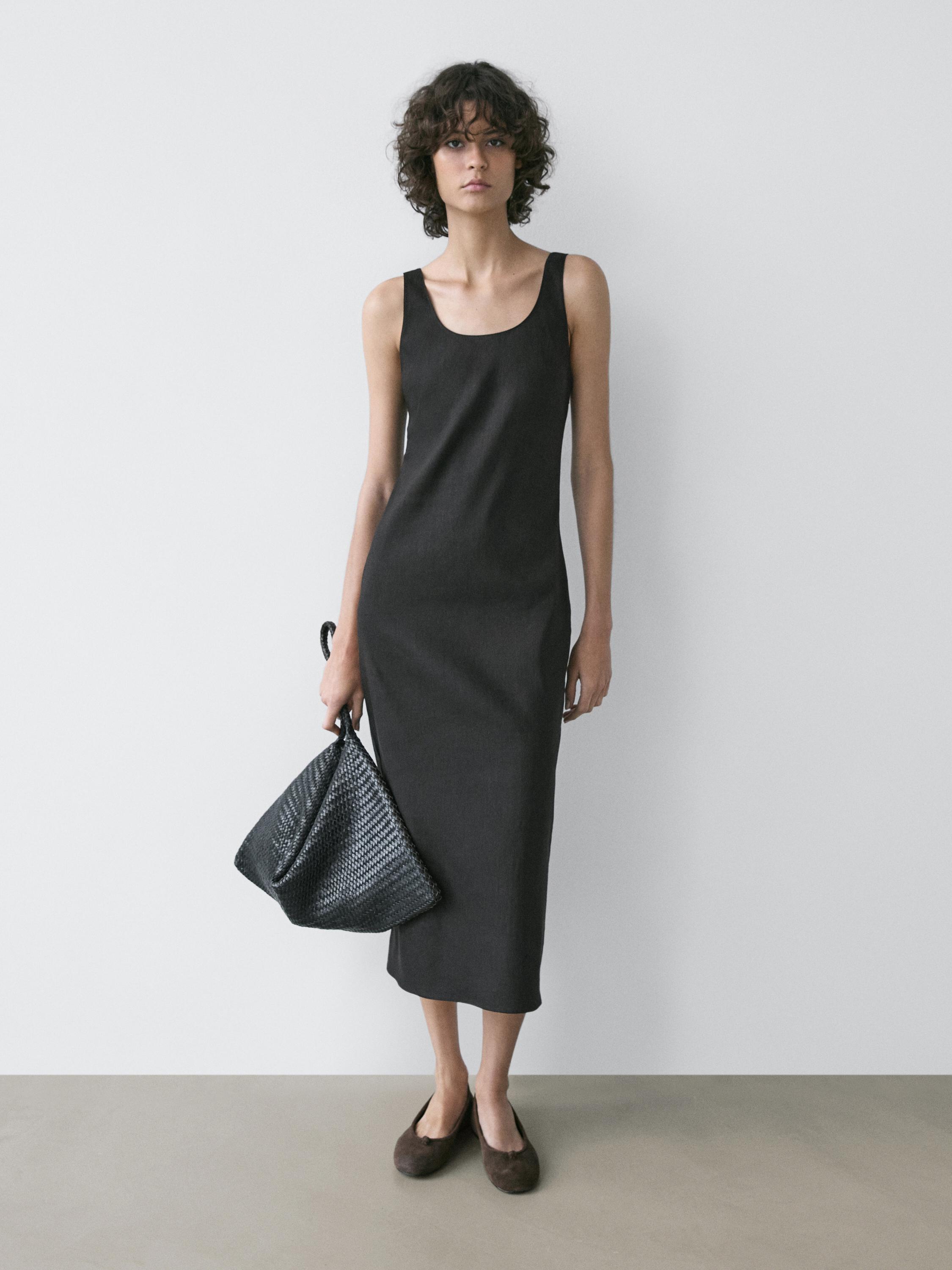 Vestido midi fluido com decote redondo