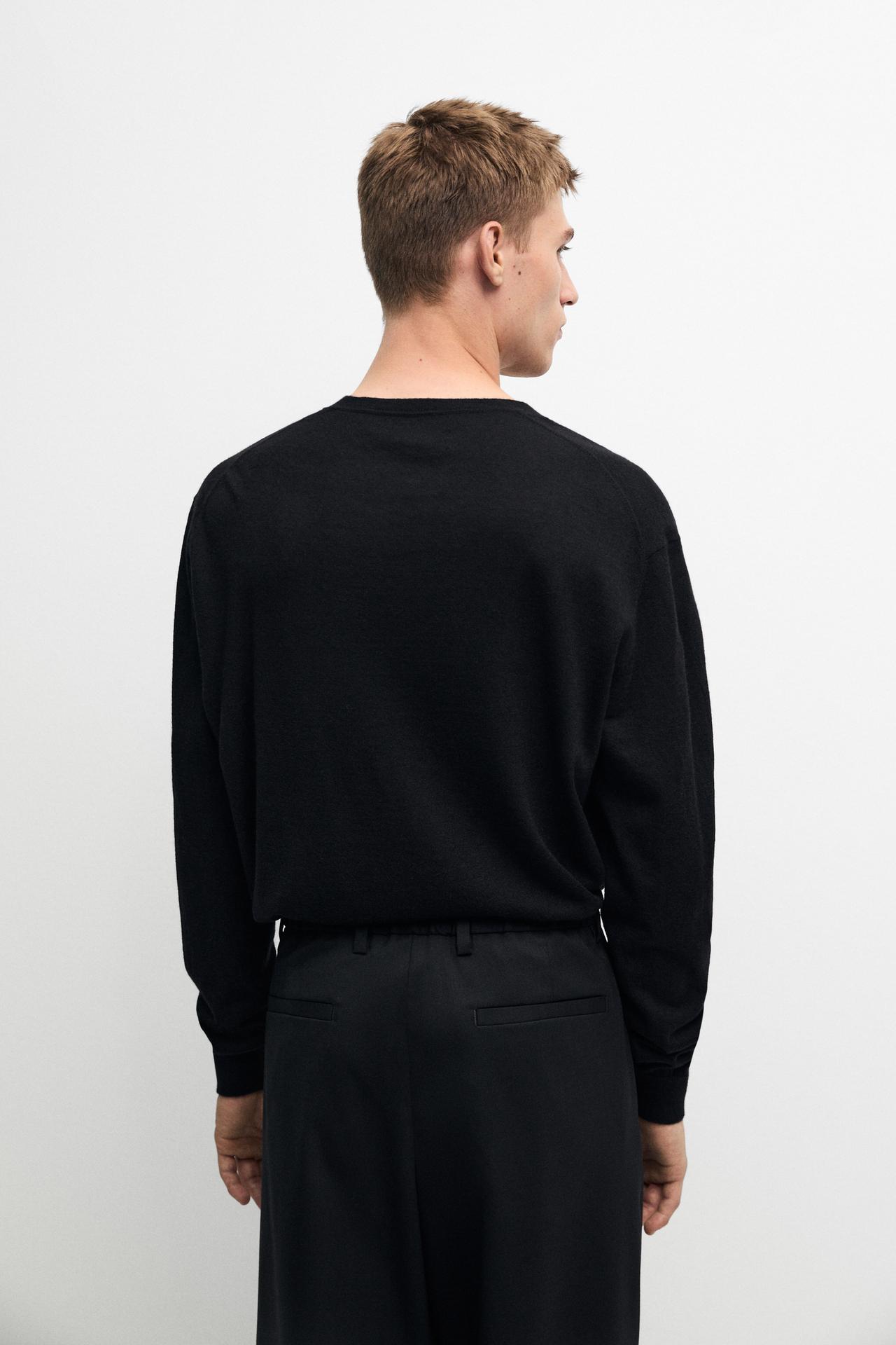 Knit 100% cashmere round neck sweater — BLACK