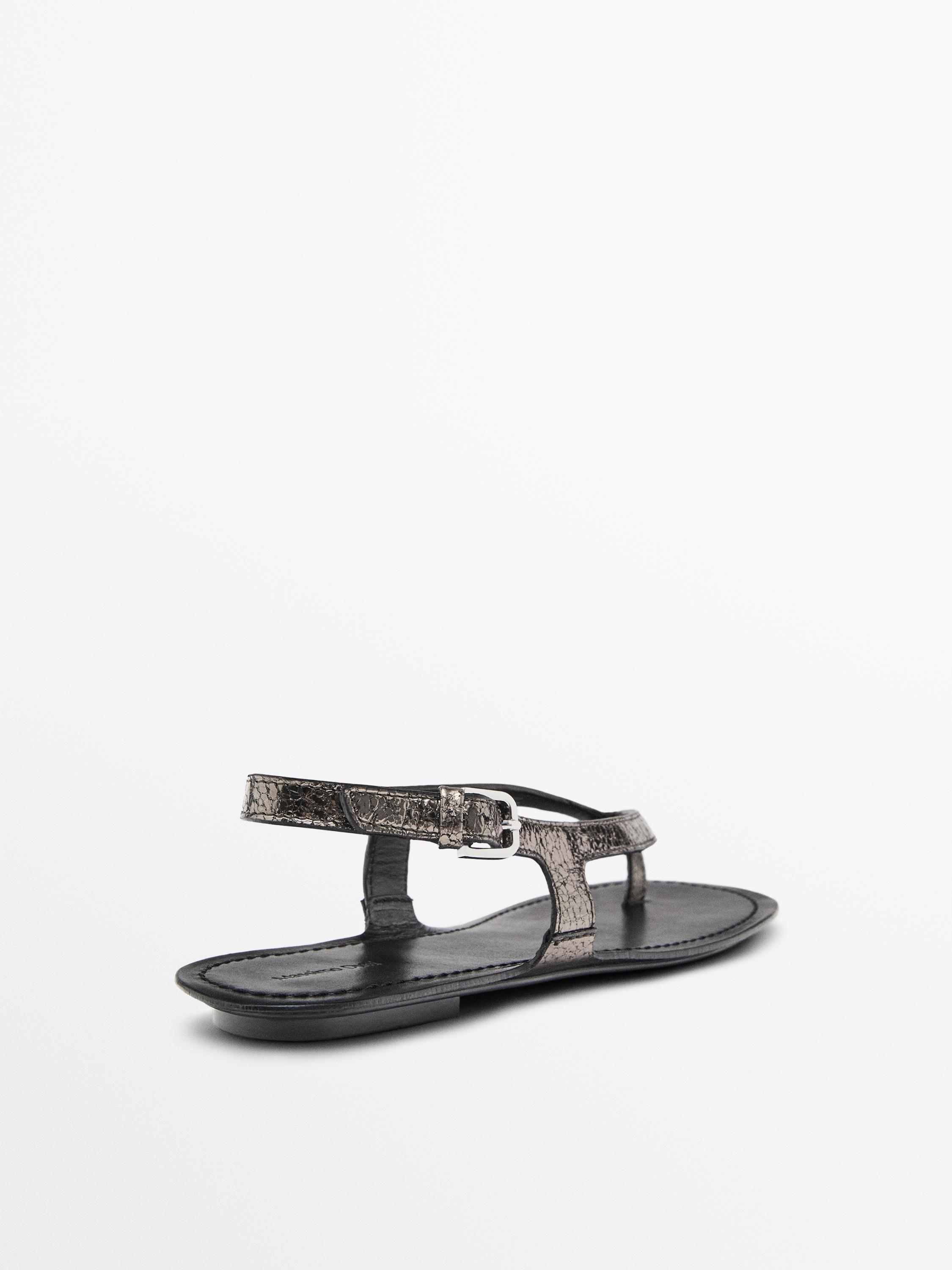 Metallic flat sandals · Silver · Shoes | Massimo Dutti