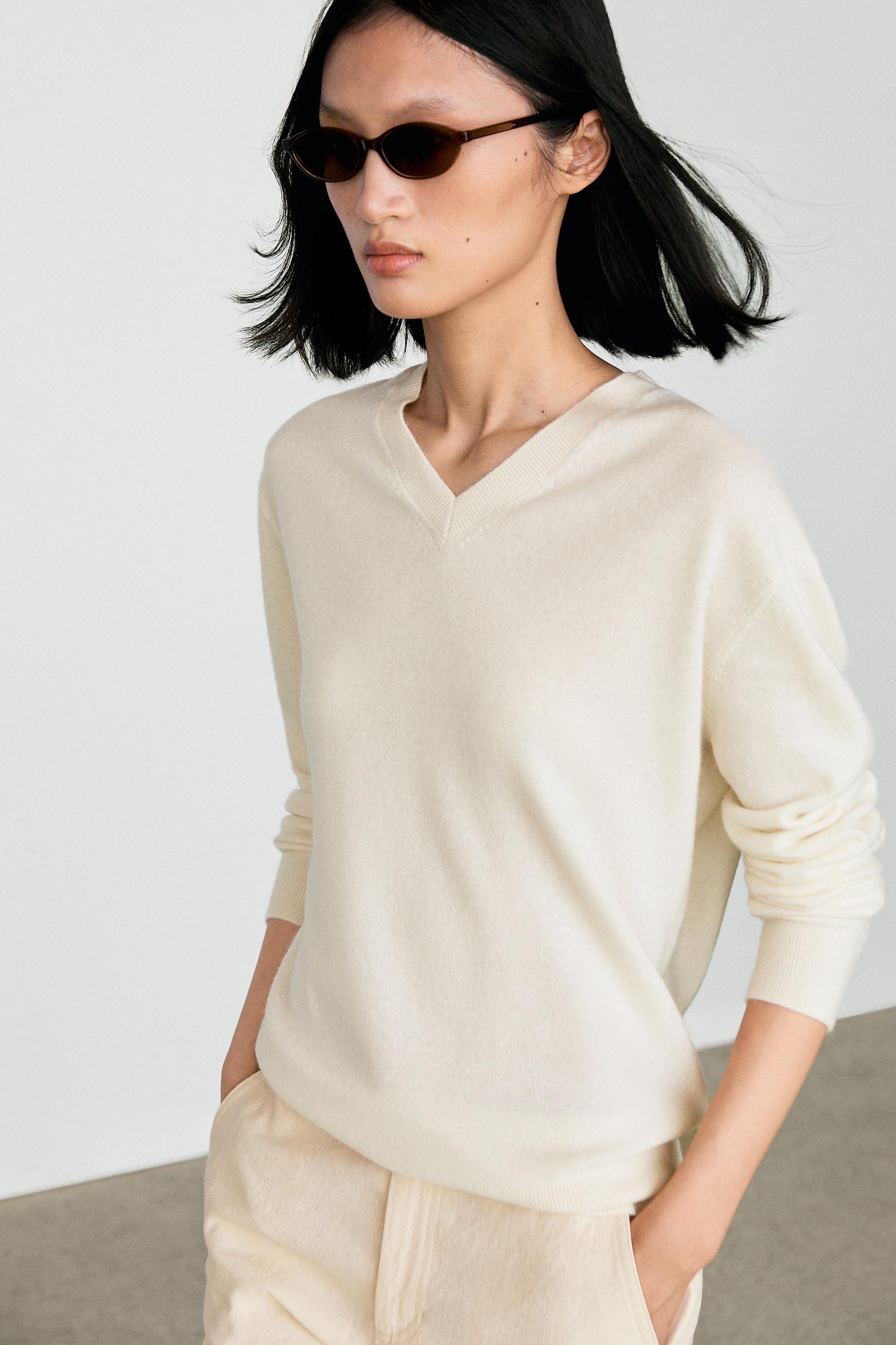 100% cashmere knit sweater — CREAM