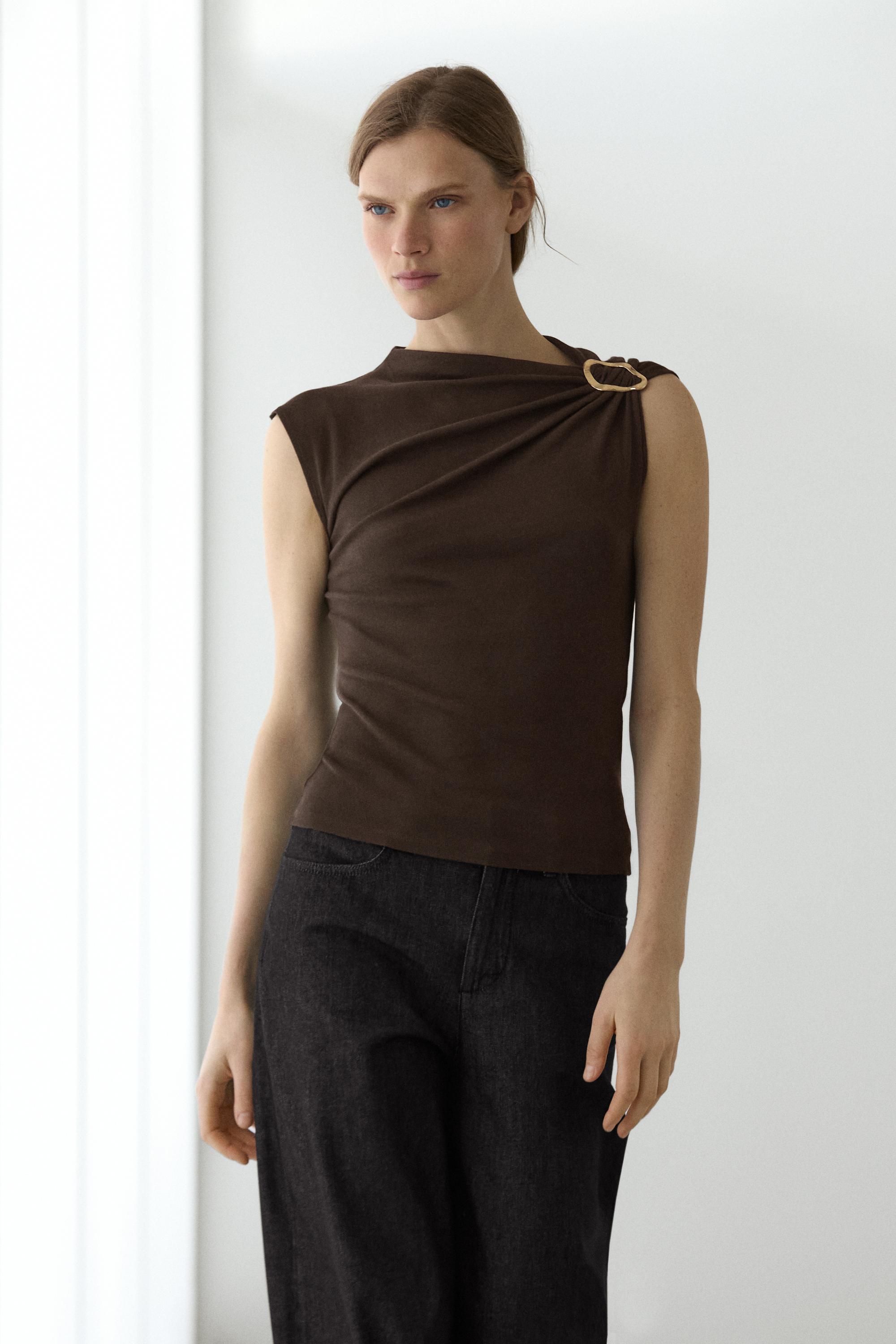 Asimetrični top sa štrasom