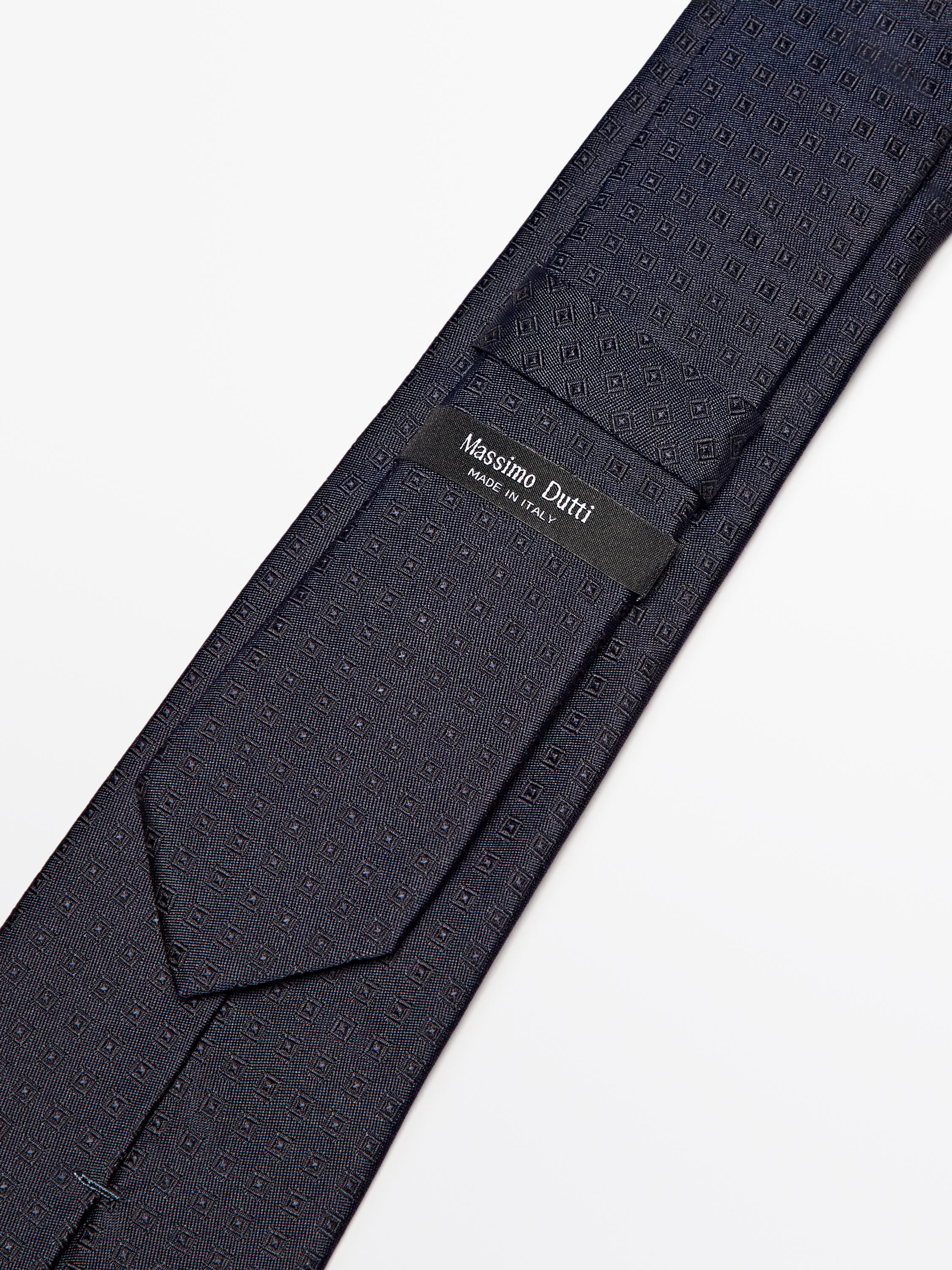 Cravate micro-texturée en soie de mûrier