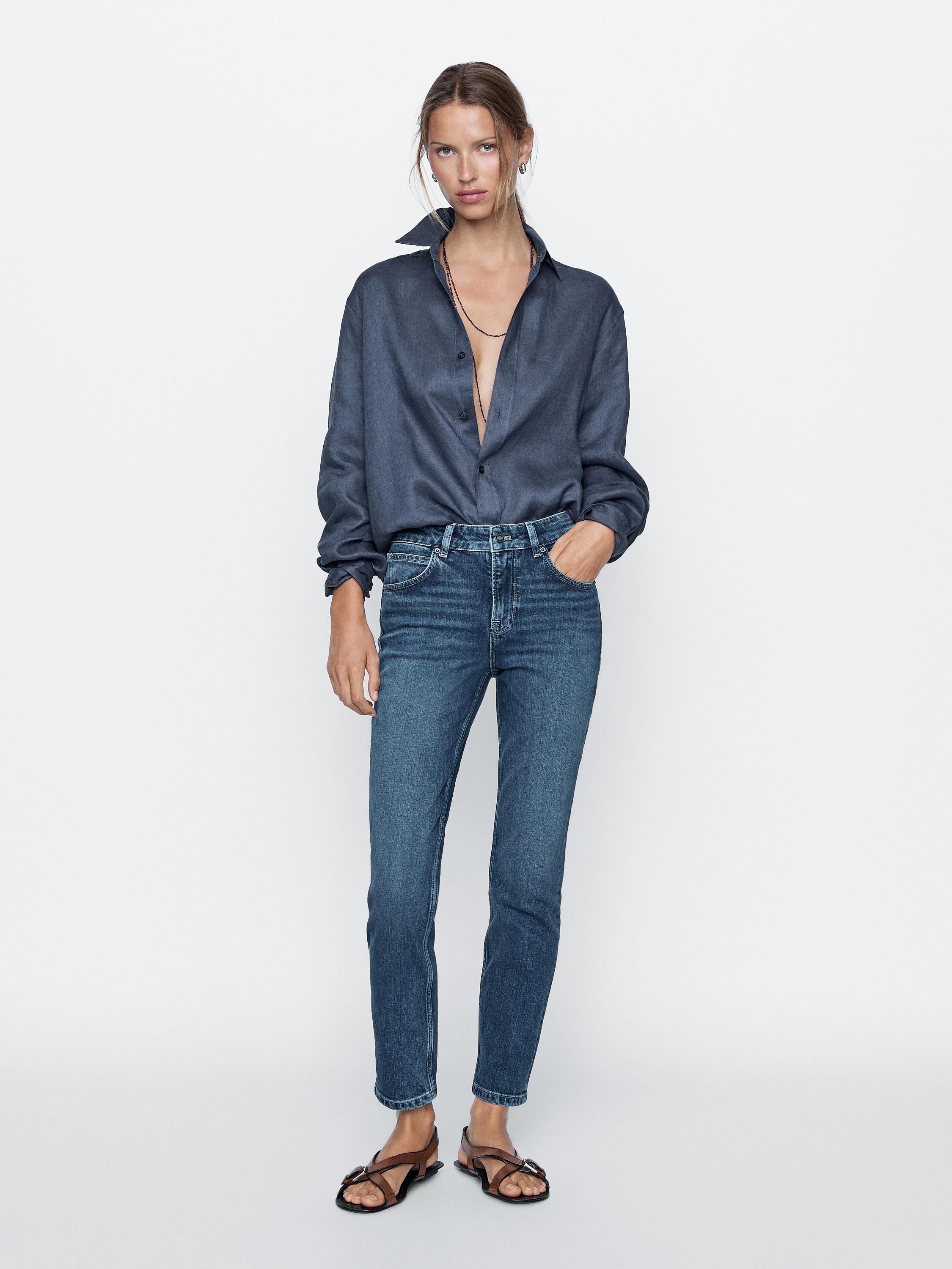 Jeans slim fit com cintura média
