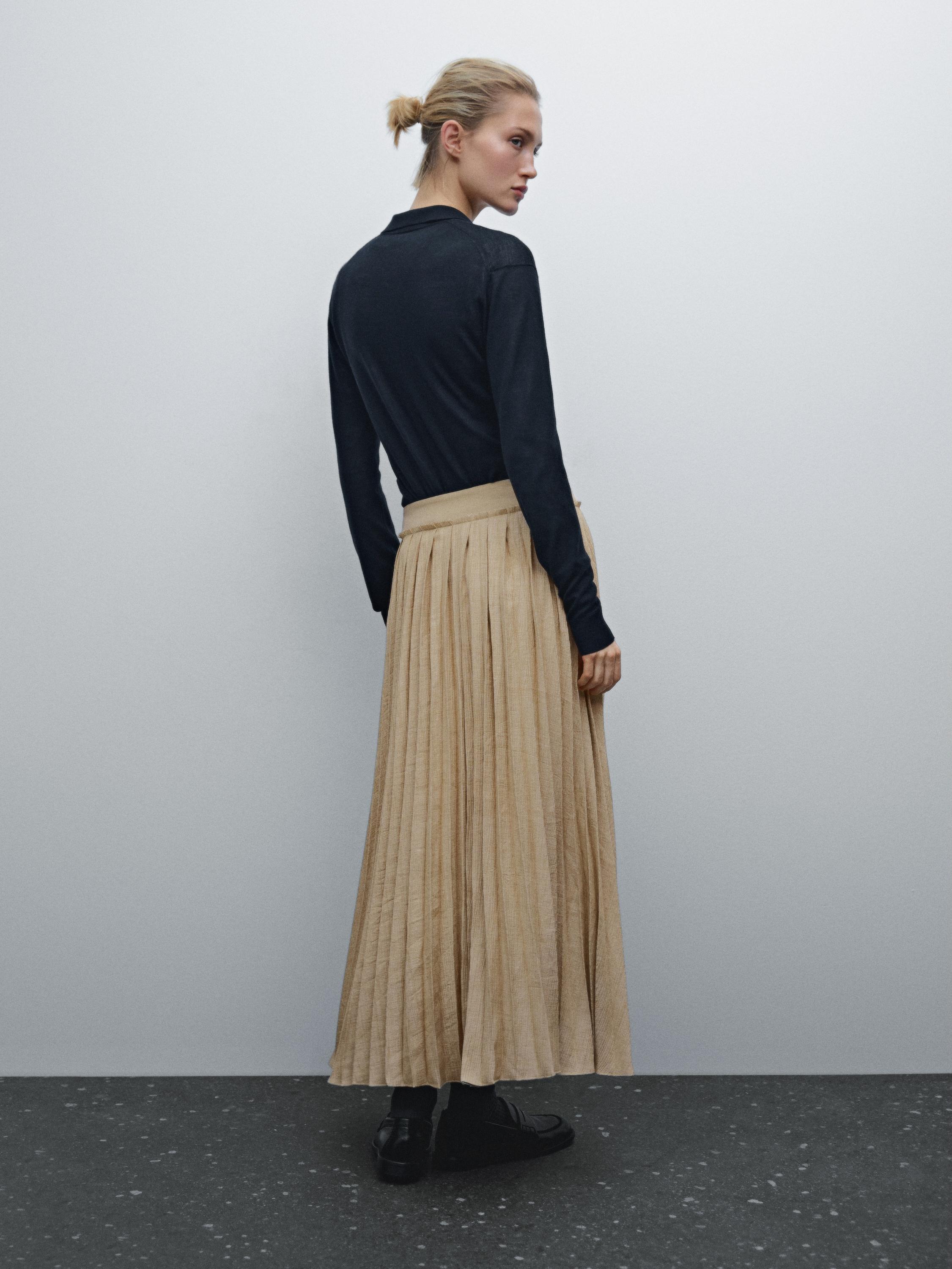 Pleated midi skirt with fabric detail