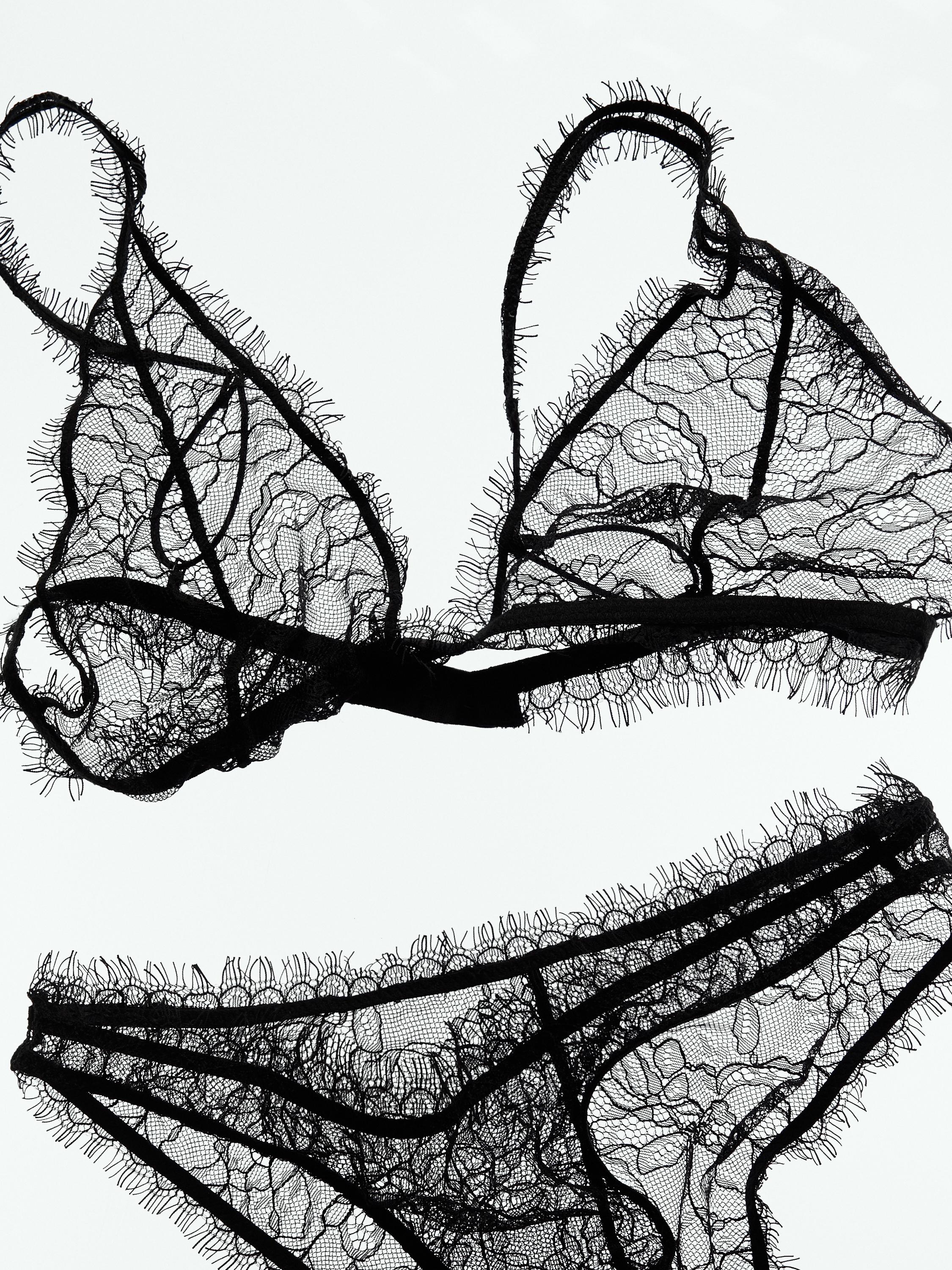 Frayed lace bralette — BLACK