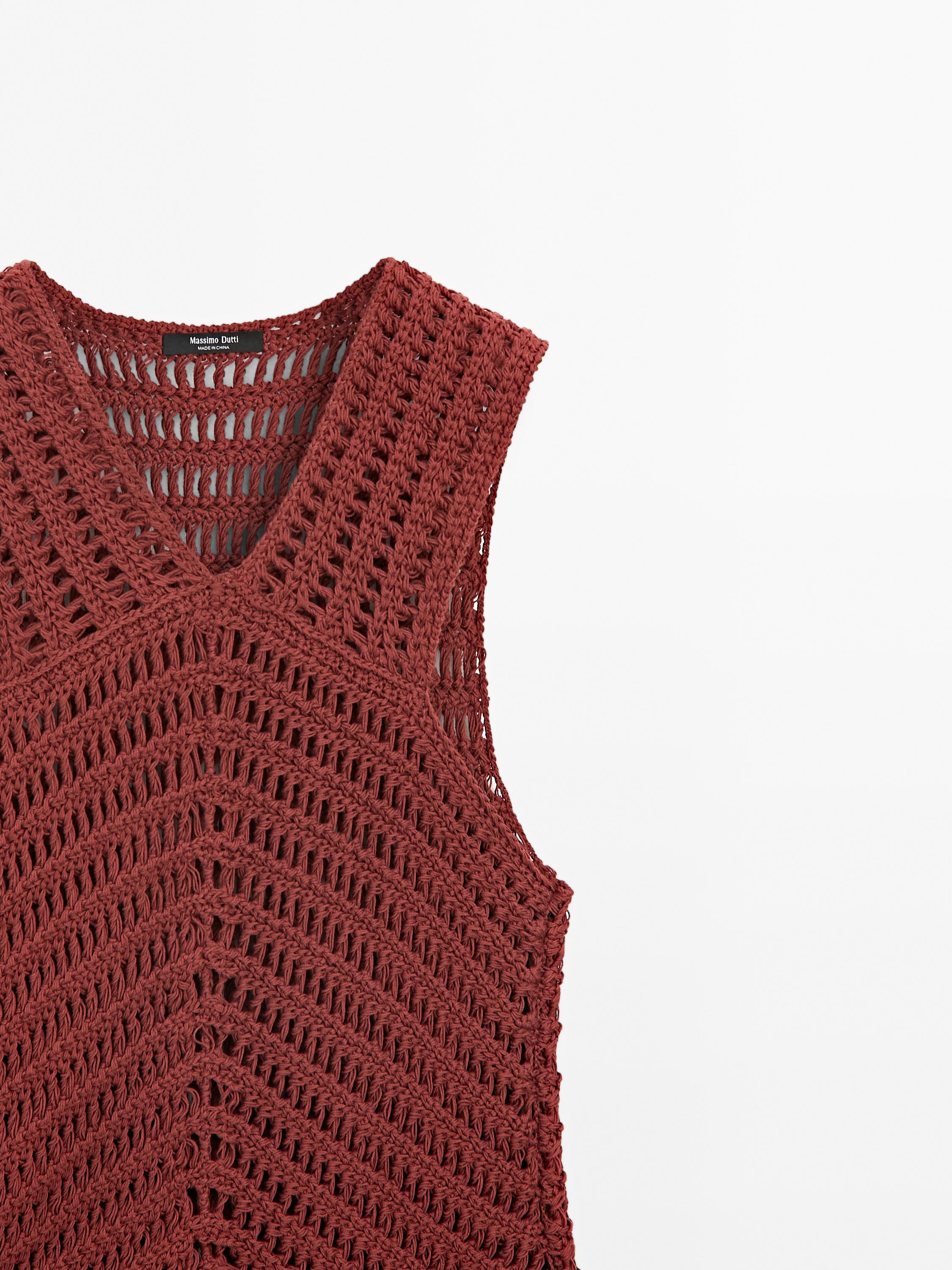 Ažurový háčkovaný top