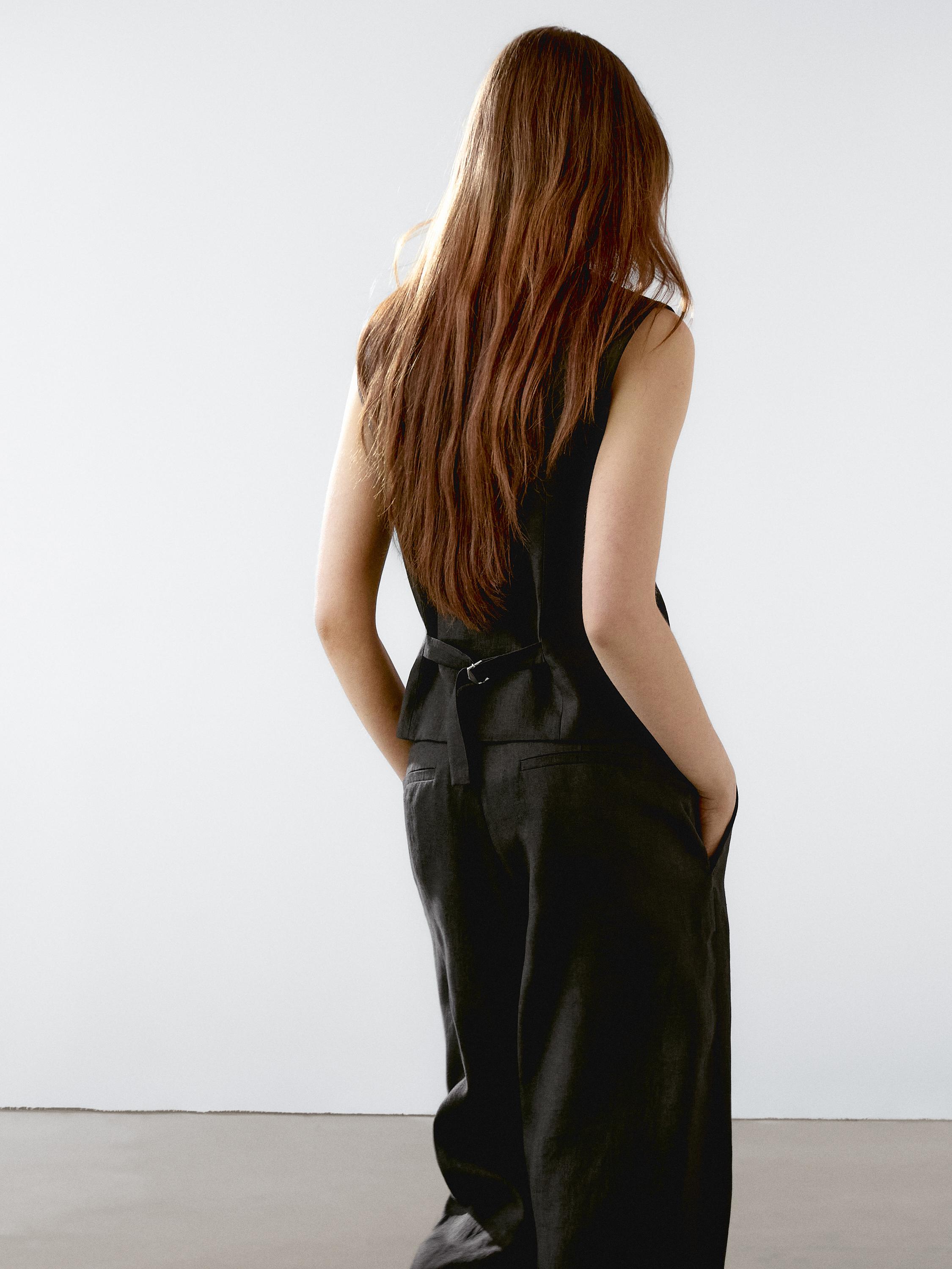 100% linen waistcoat with seam details and buckle