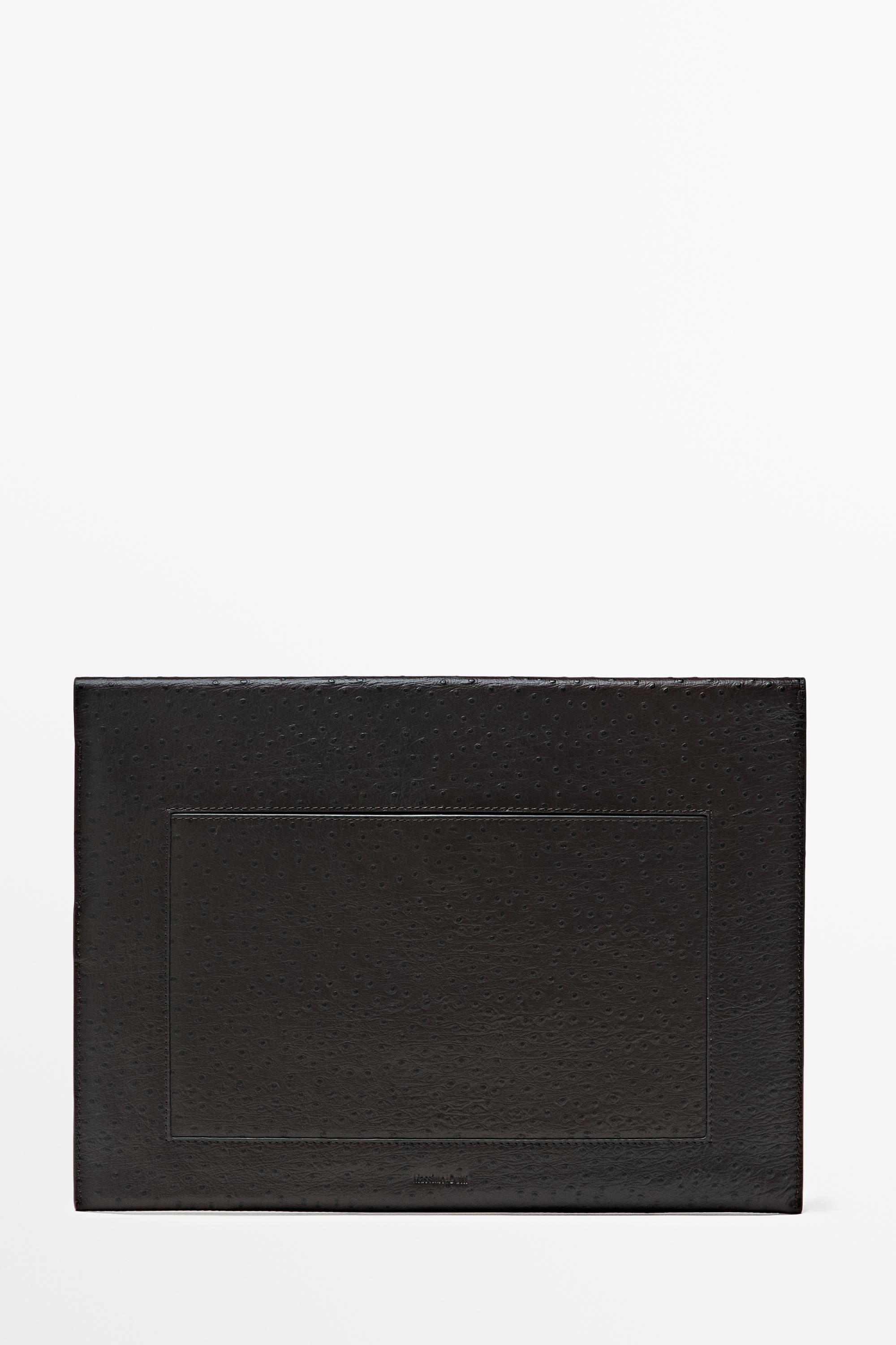 Textured laptop sleeve