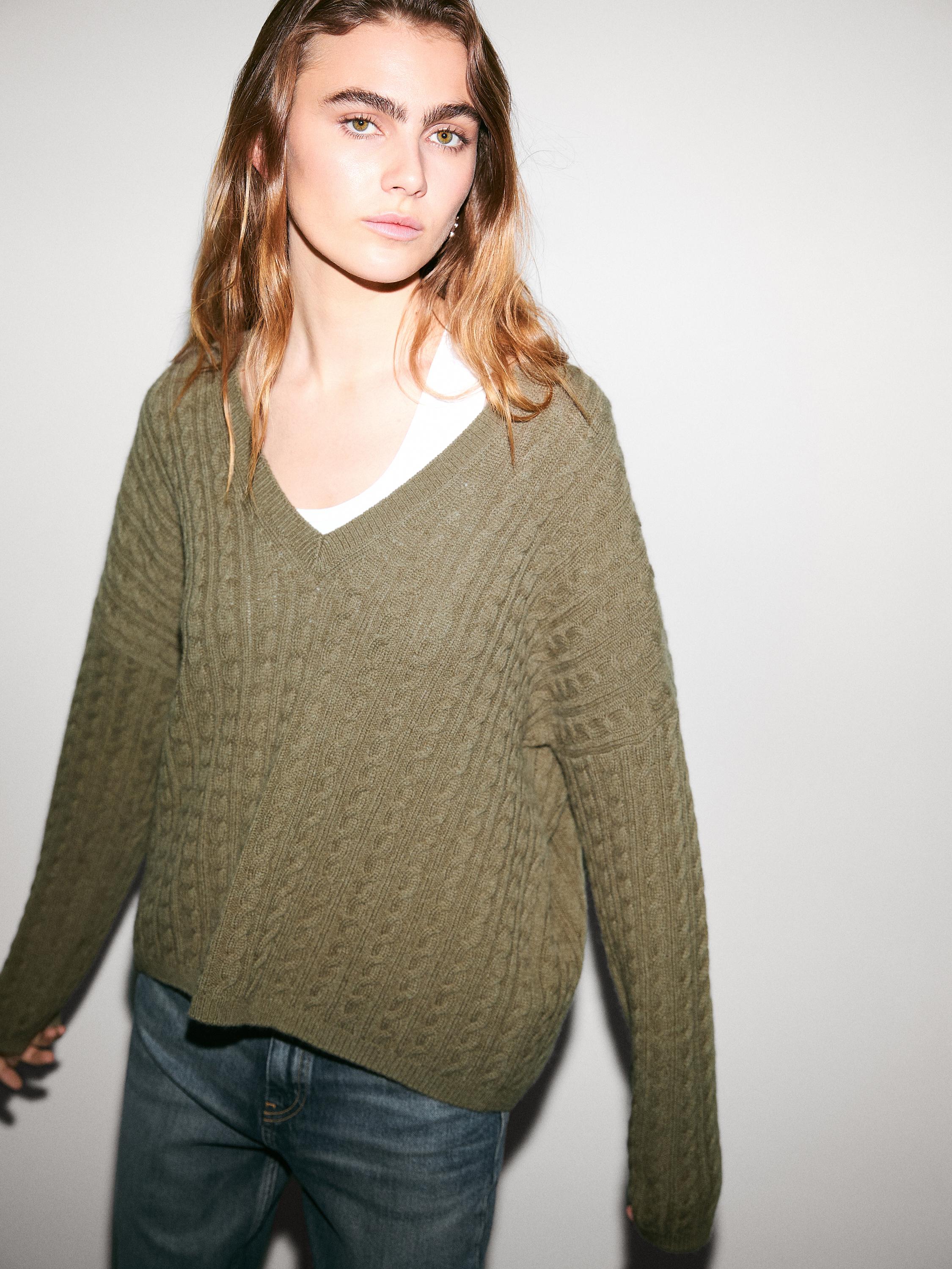 100% cashmere oversize knit sweater