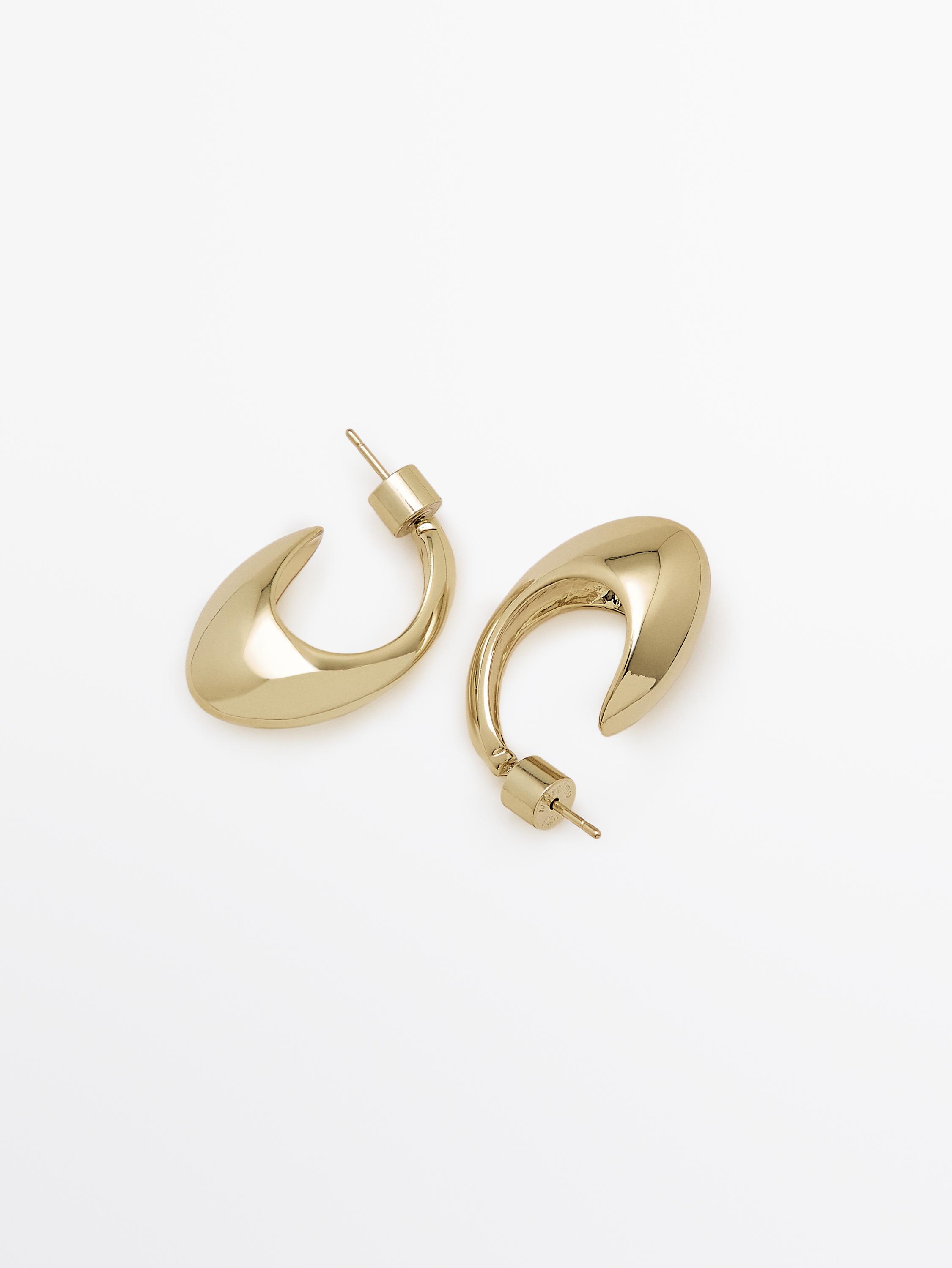 Oval hoop earrings
