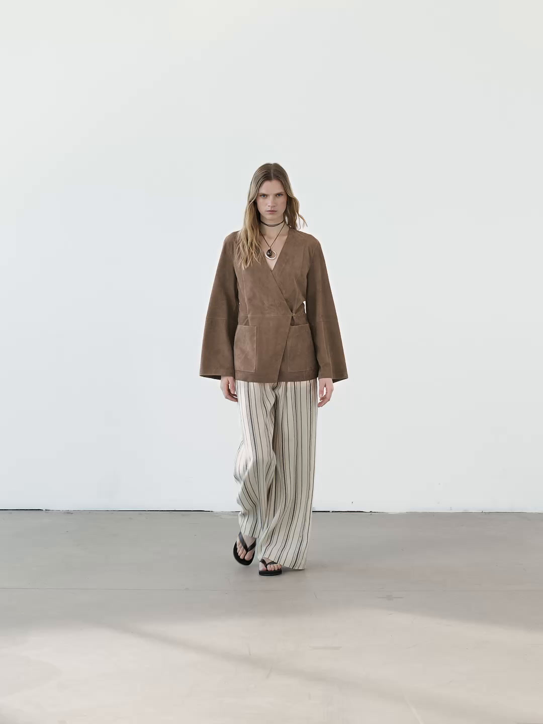 Kimono cache-cœur en cuir et daim