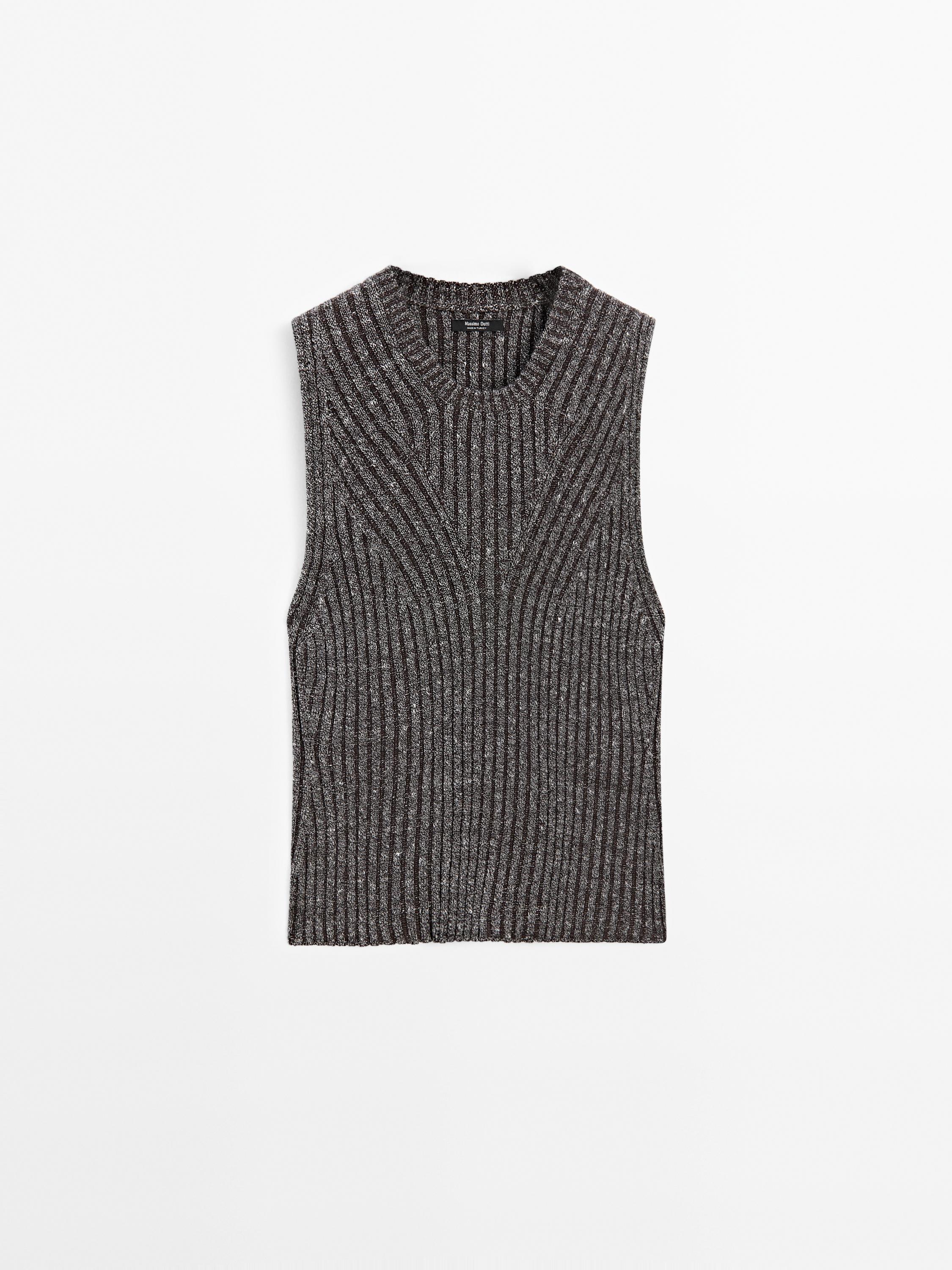 Knit top with trim design
