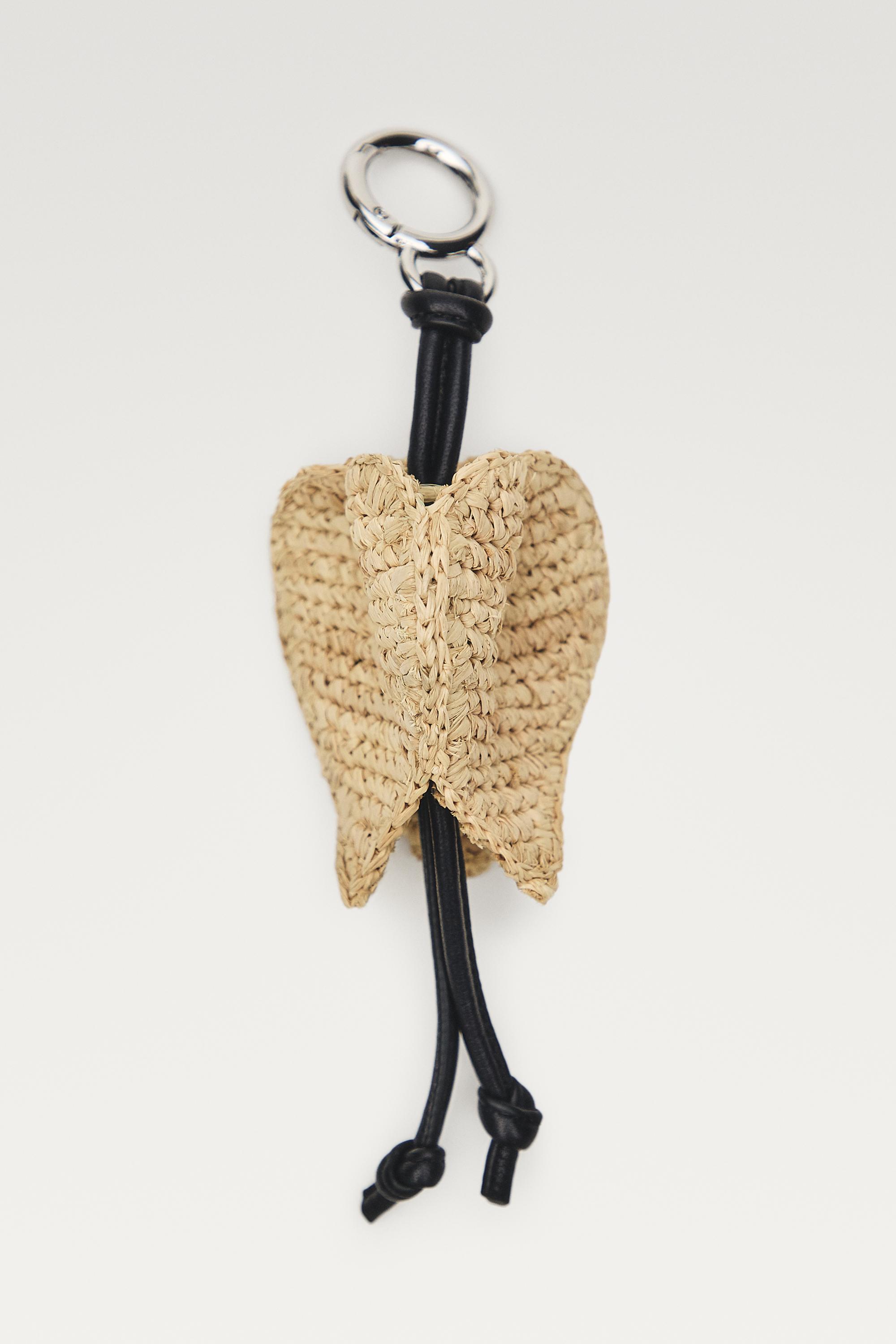 Raffia tulip charm — BEIGE
