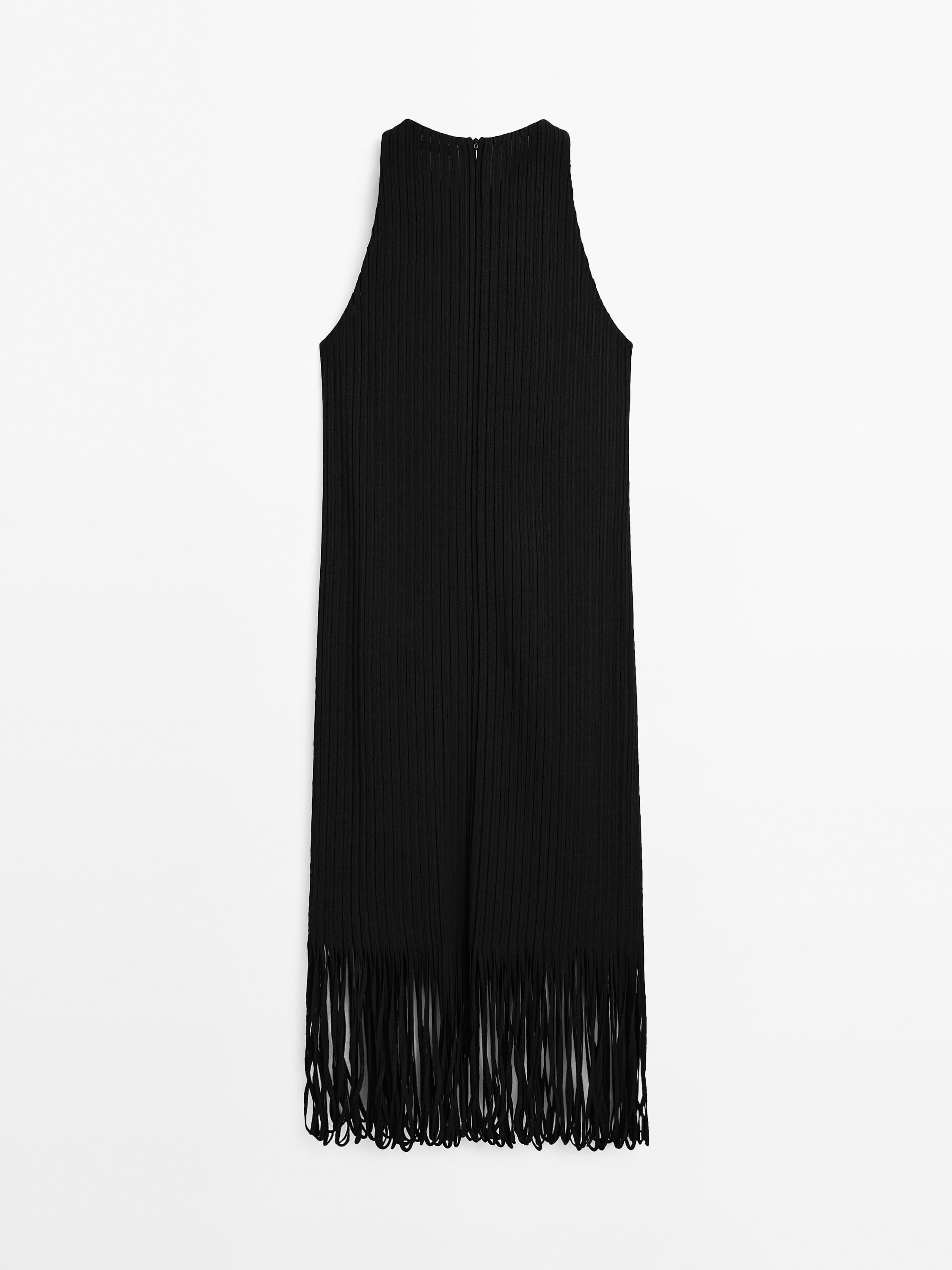 Knitted textured dress under bangs