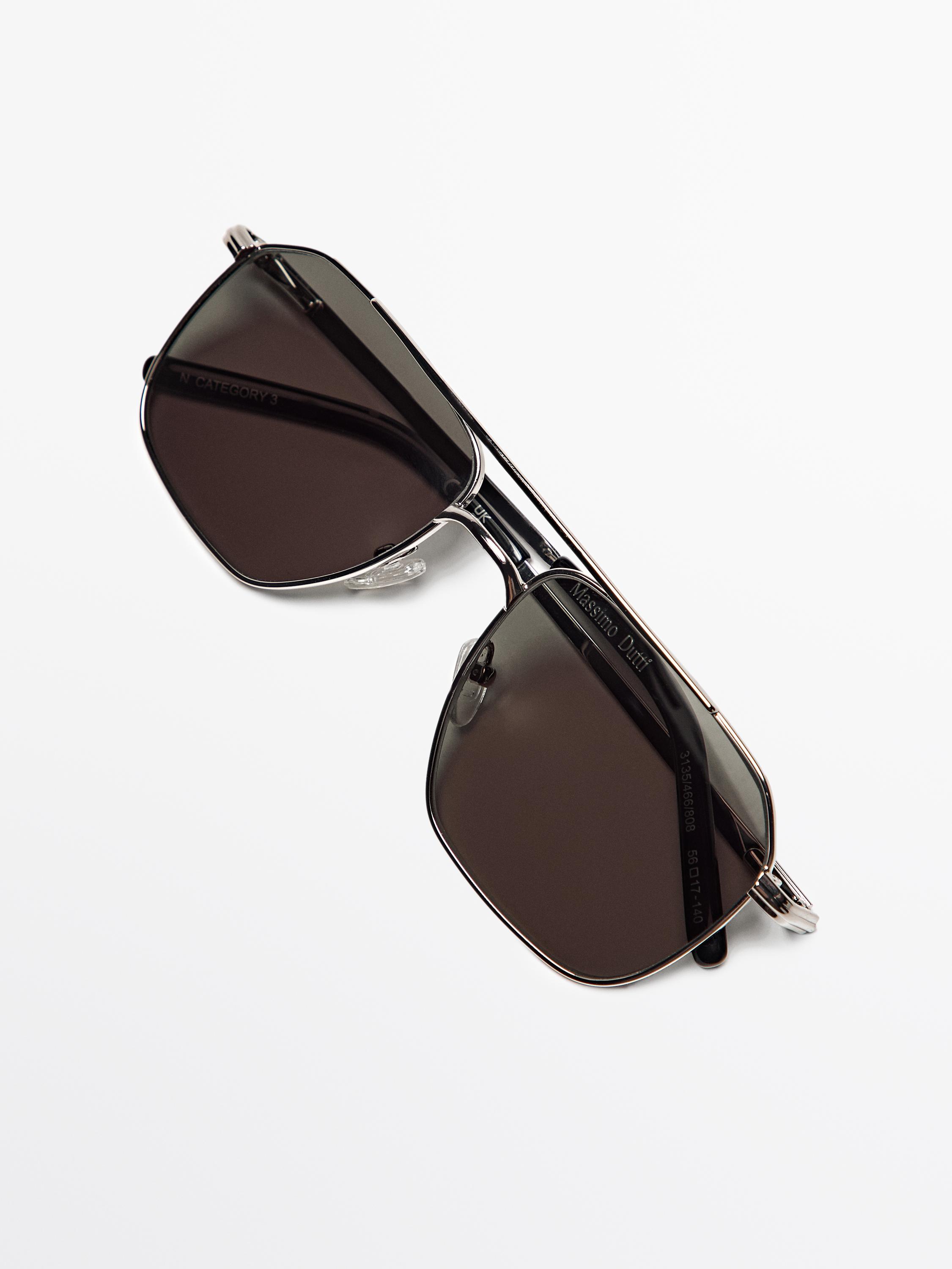 Metallic aviator sunglasses