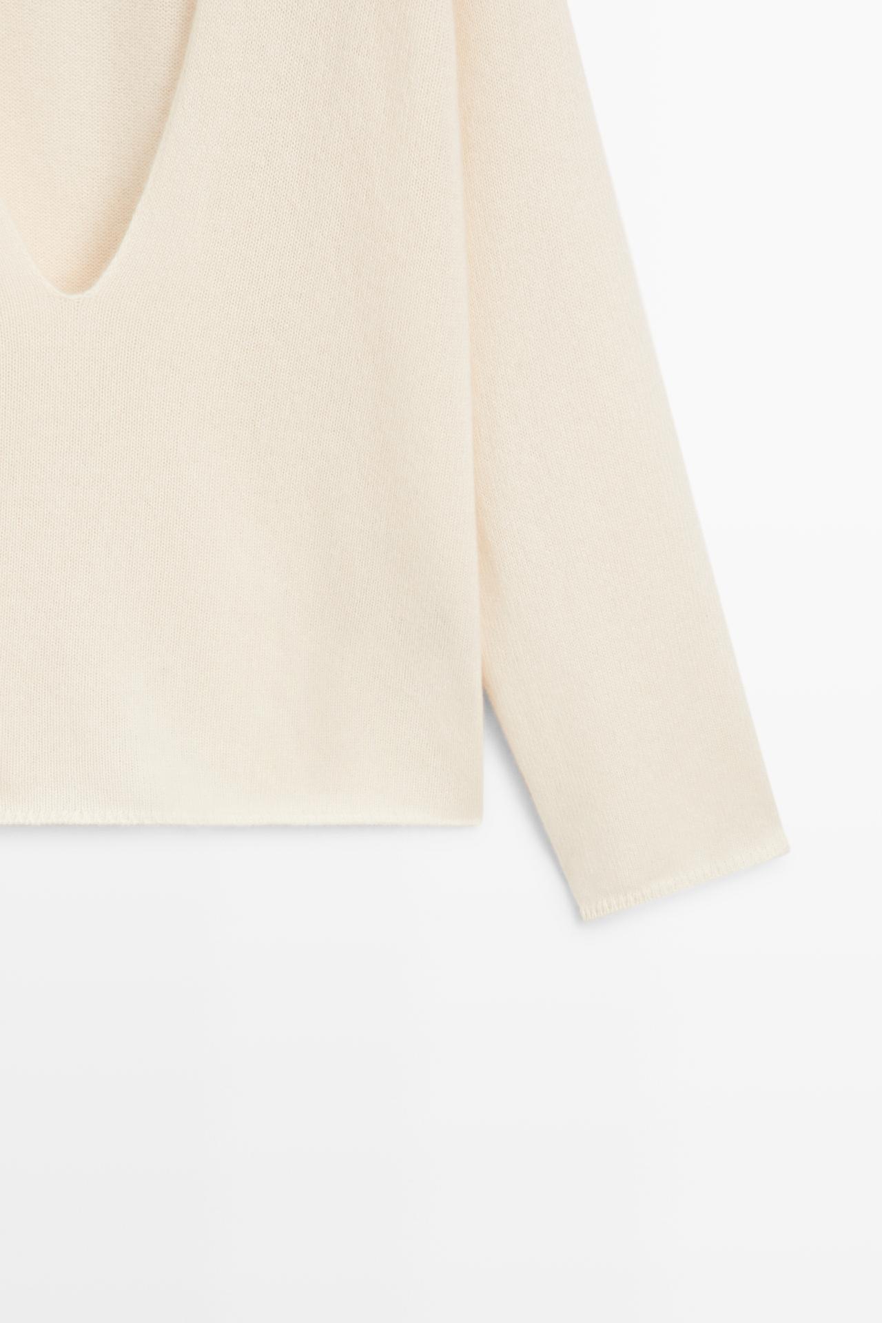100% Cashmere V-Neck Knit Sweater — CREAM