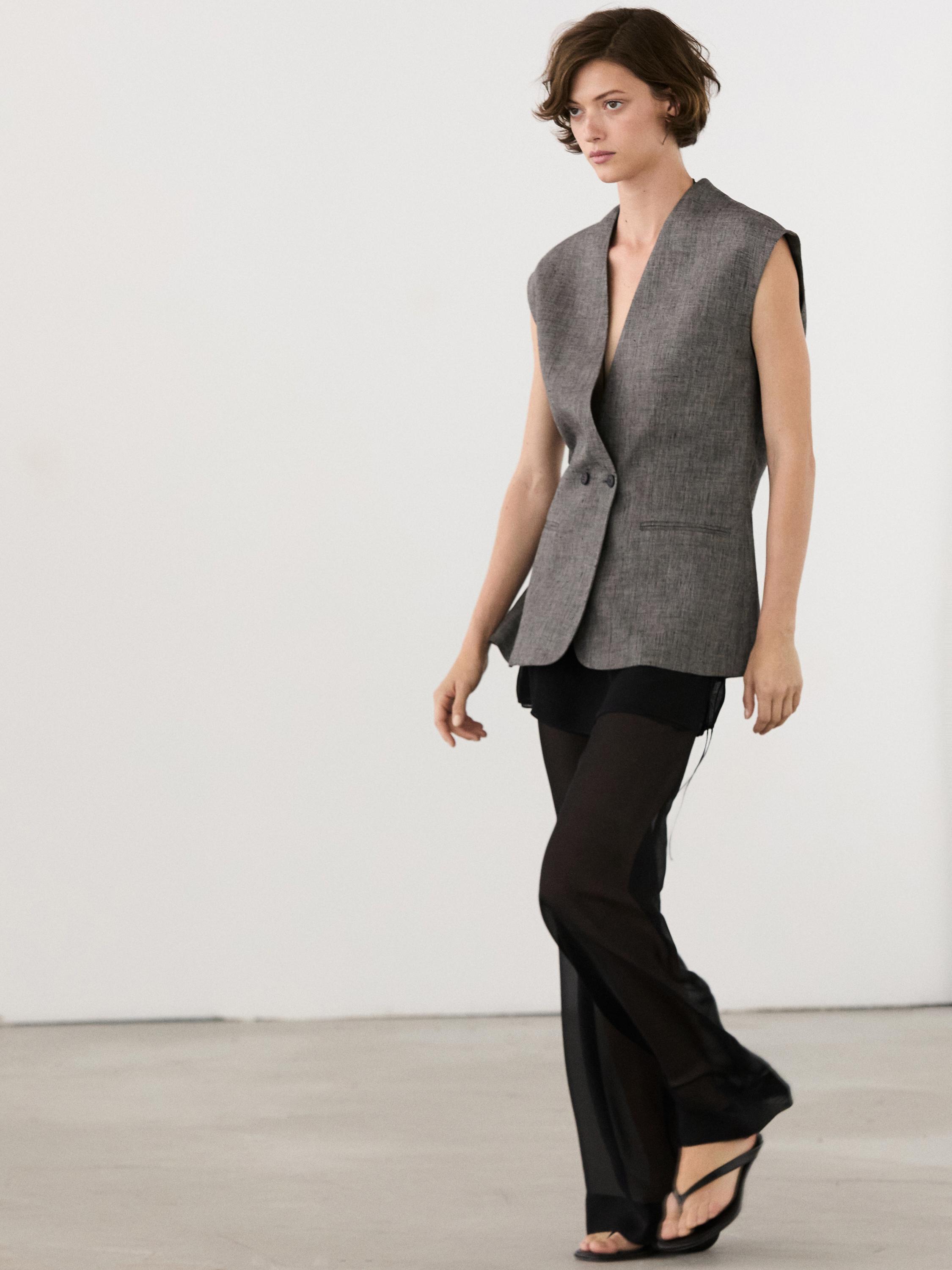 Omuzları vurgulu keten yelek