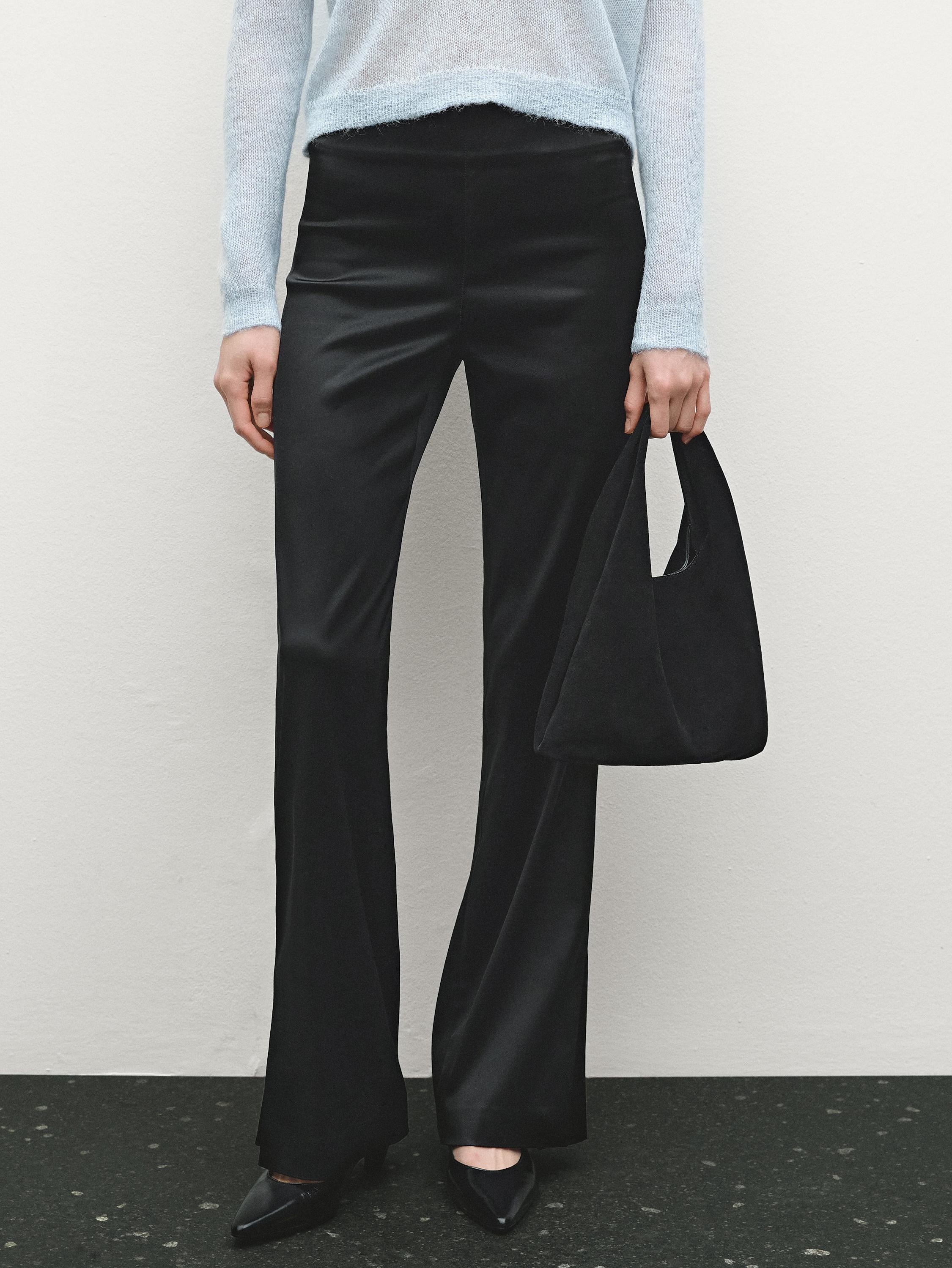 Pantalón flare satinado aberturas