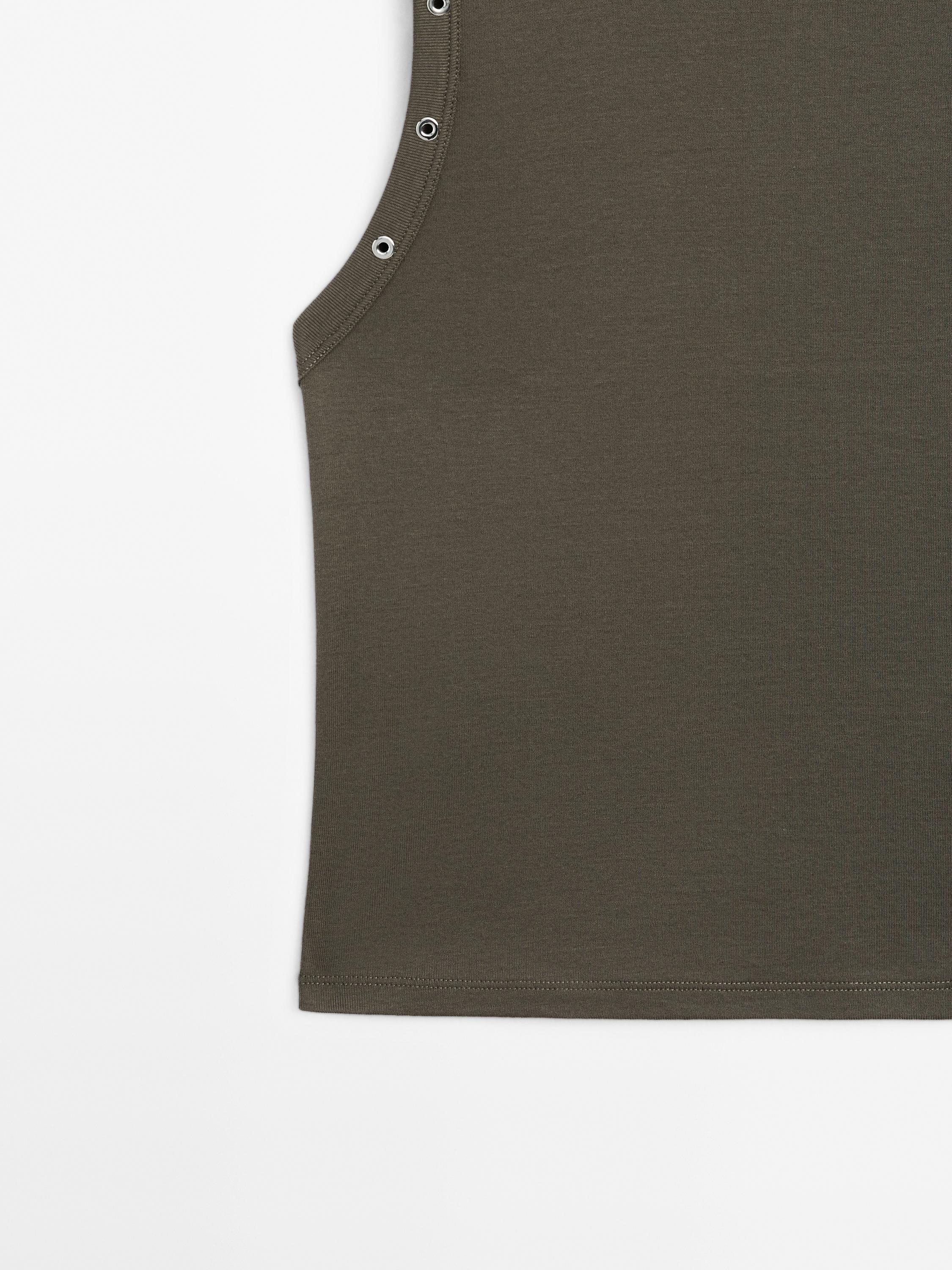 Cropped T-shirt with eyelets