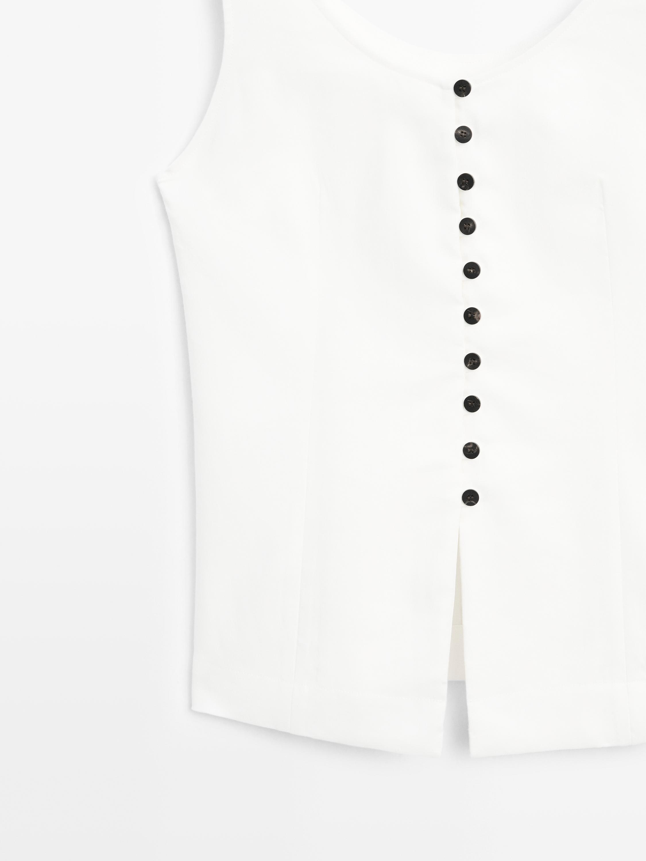 Linen blend top with buttons